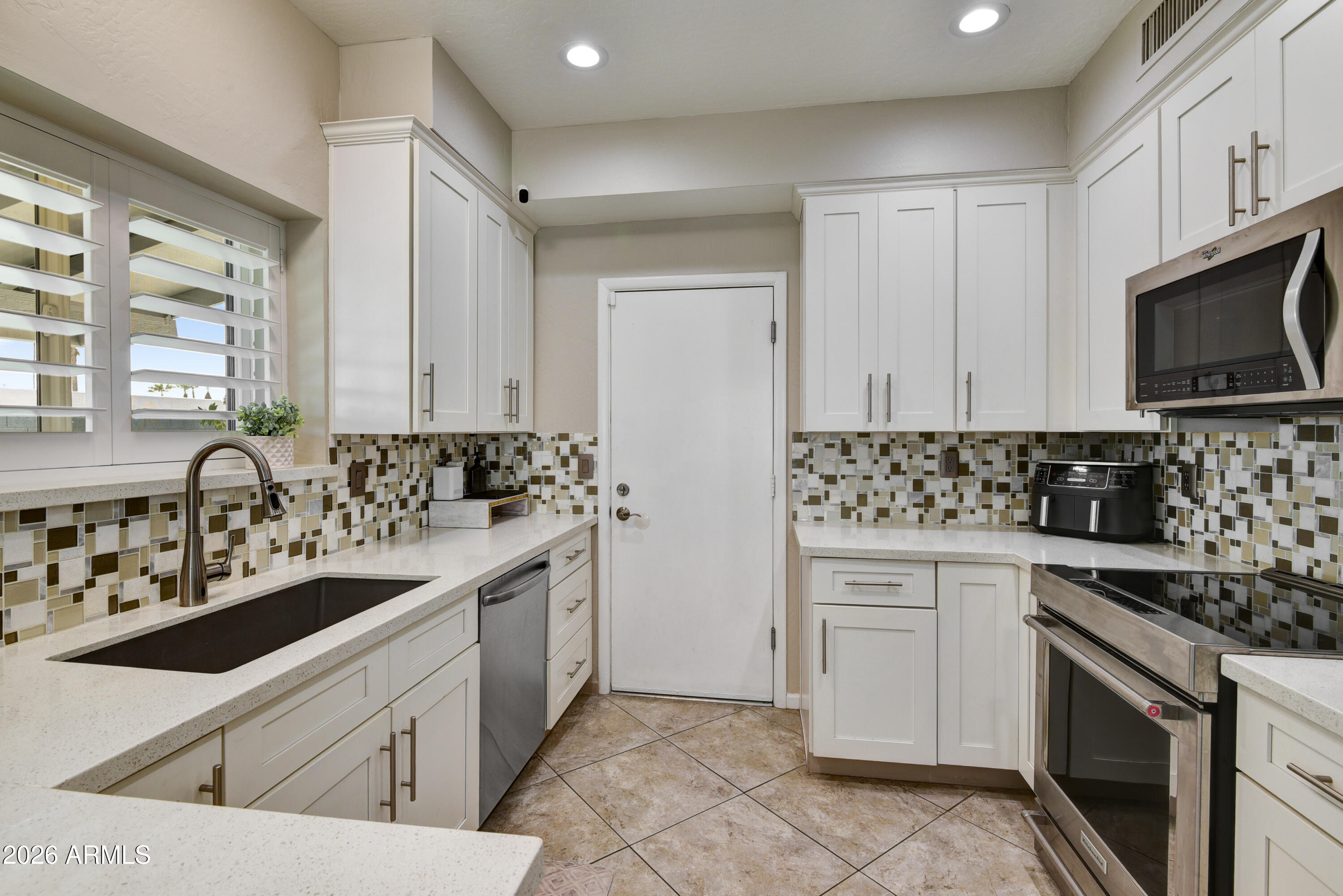 4413 E BLUEFIELD Avenue