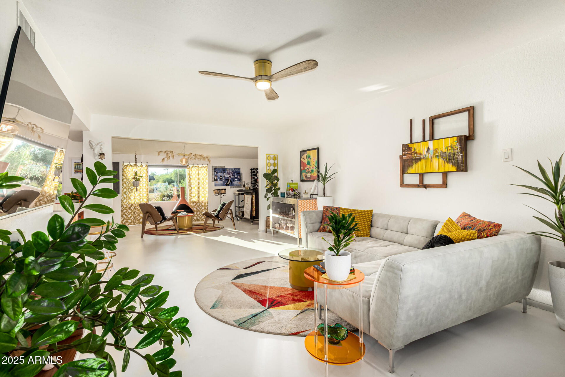 836 S SARANAC Avenue