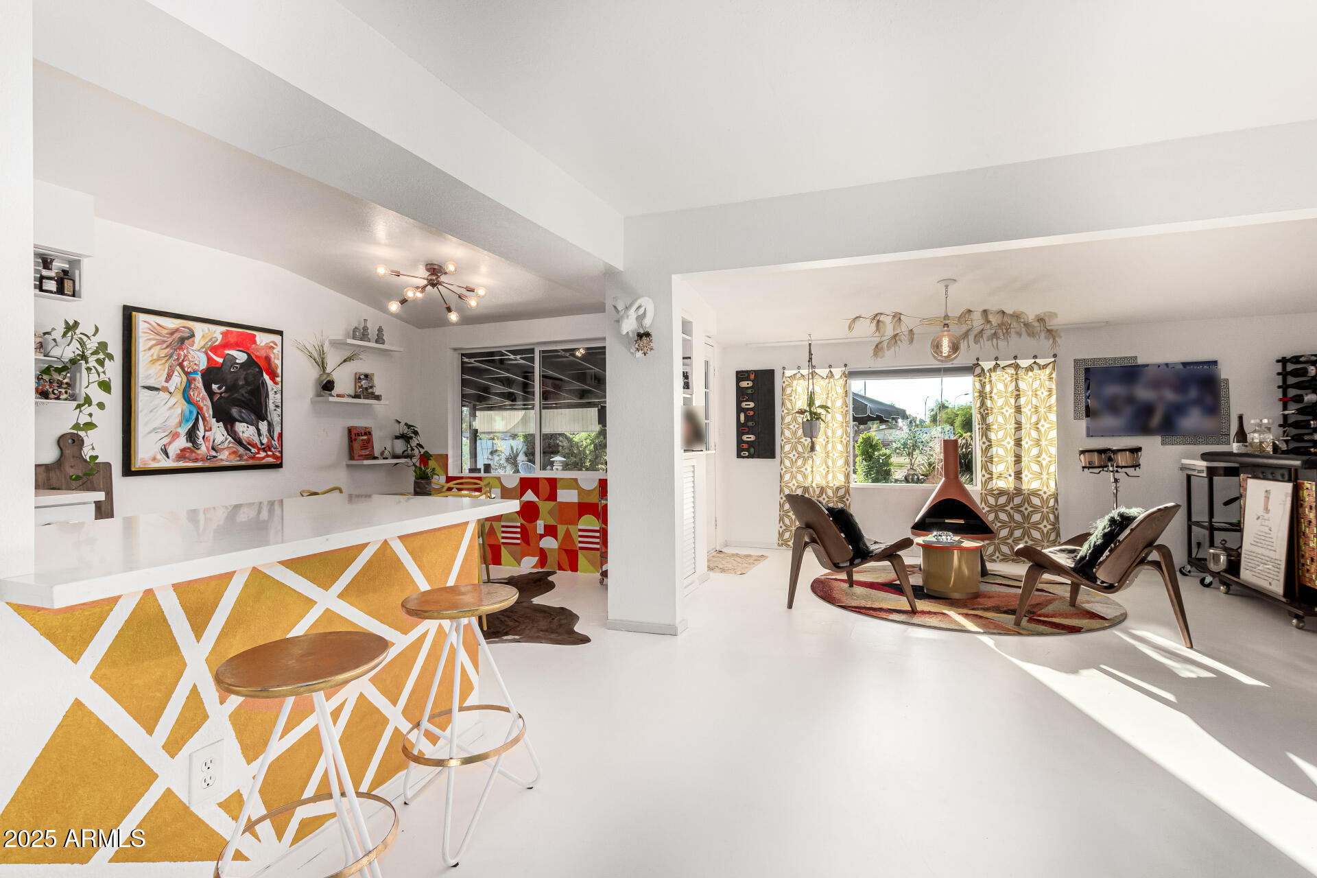 836 S SARANAC Avenue