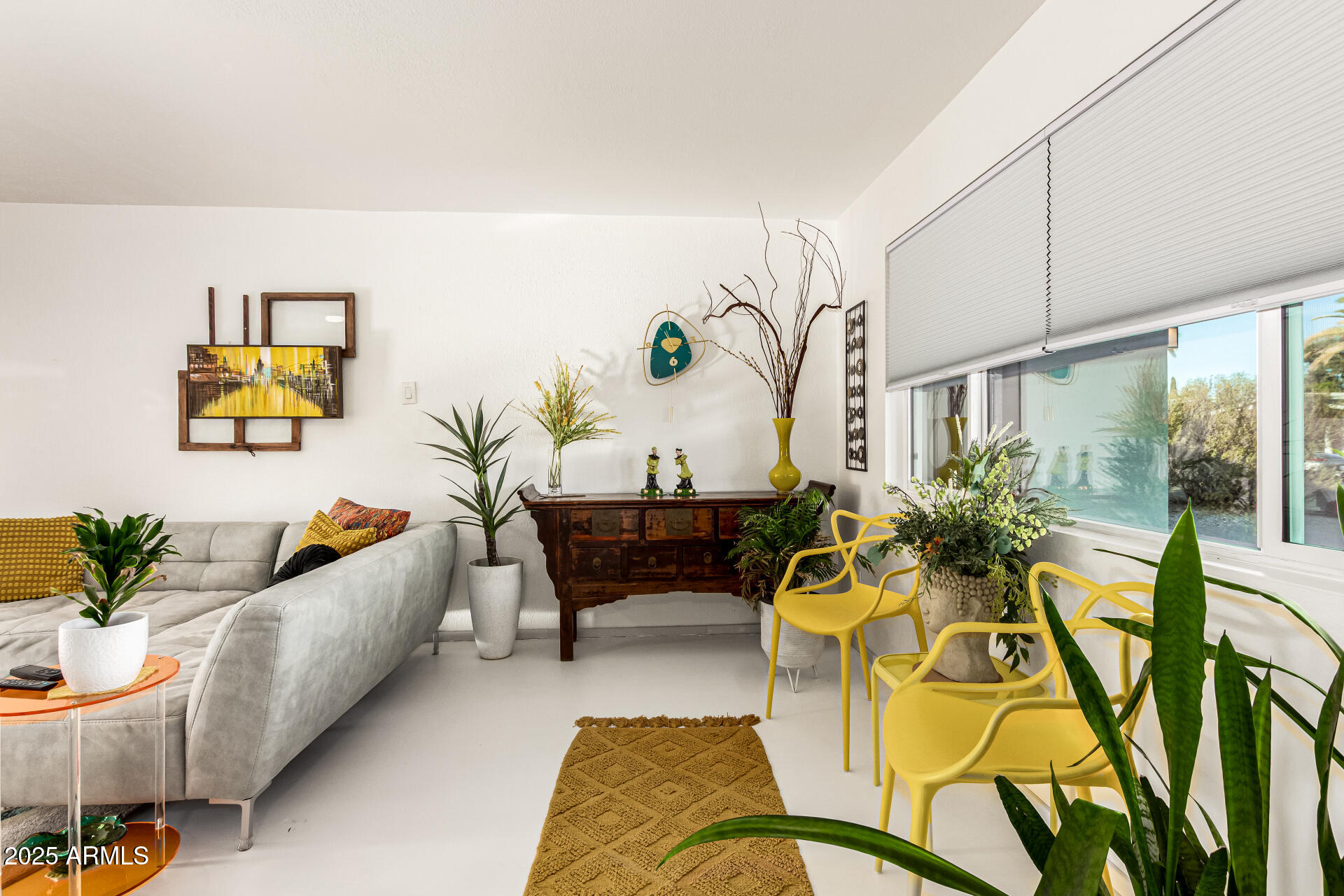 836 S SARANAC Avenue