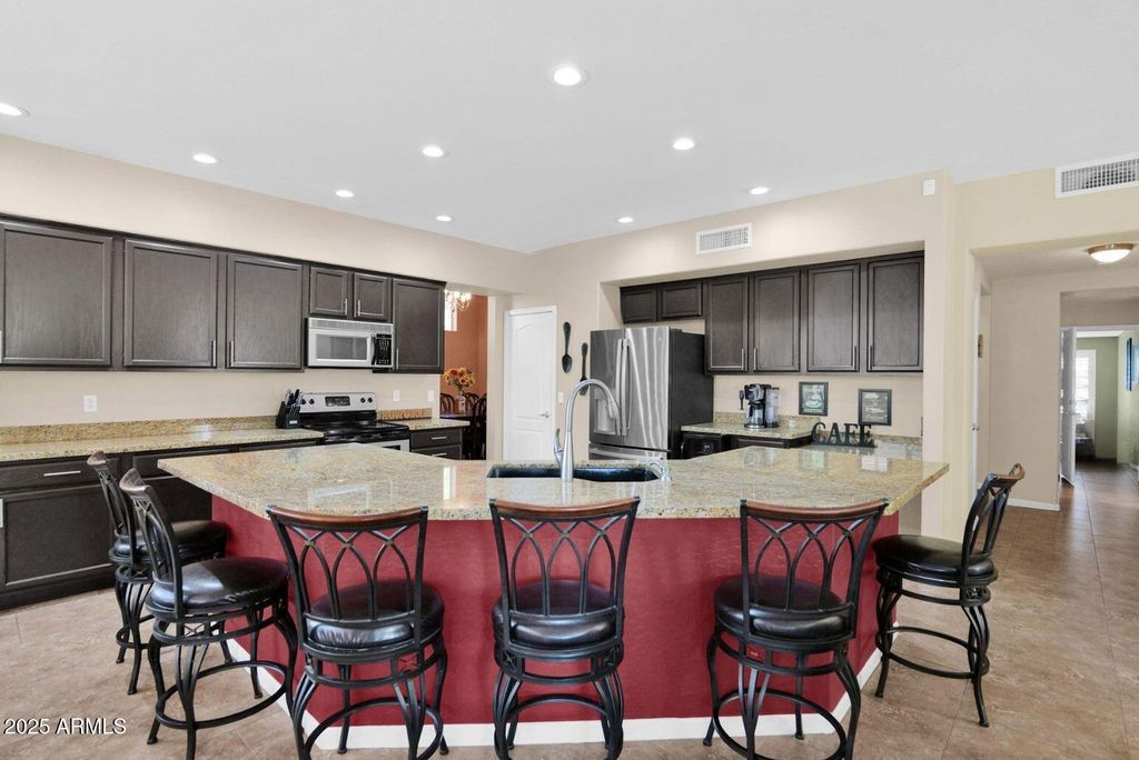 Photo of 339 E Horseshoe Avenue, Gilbert, AZ 85296 (MLS # 6914614)