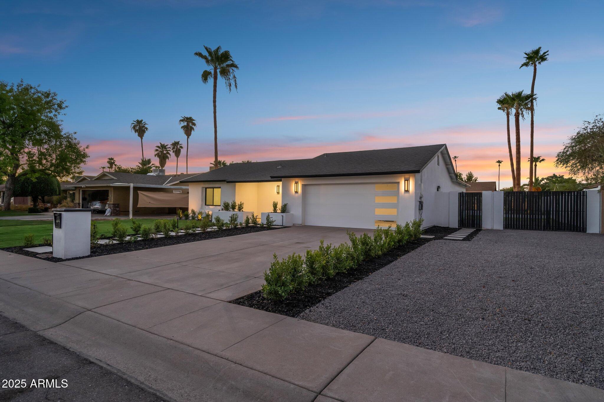 4944 E WINDROSE Drive