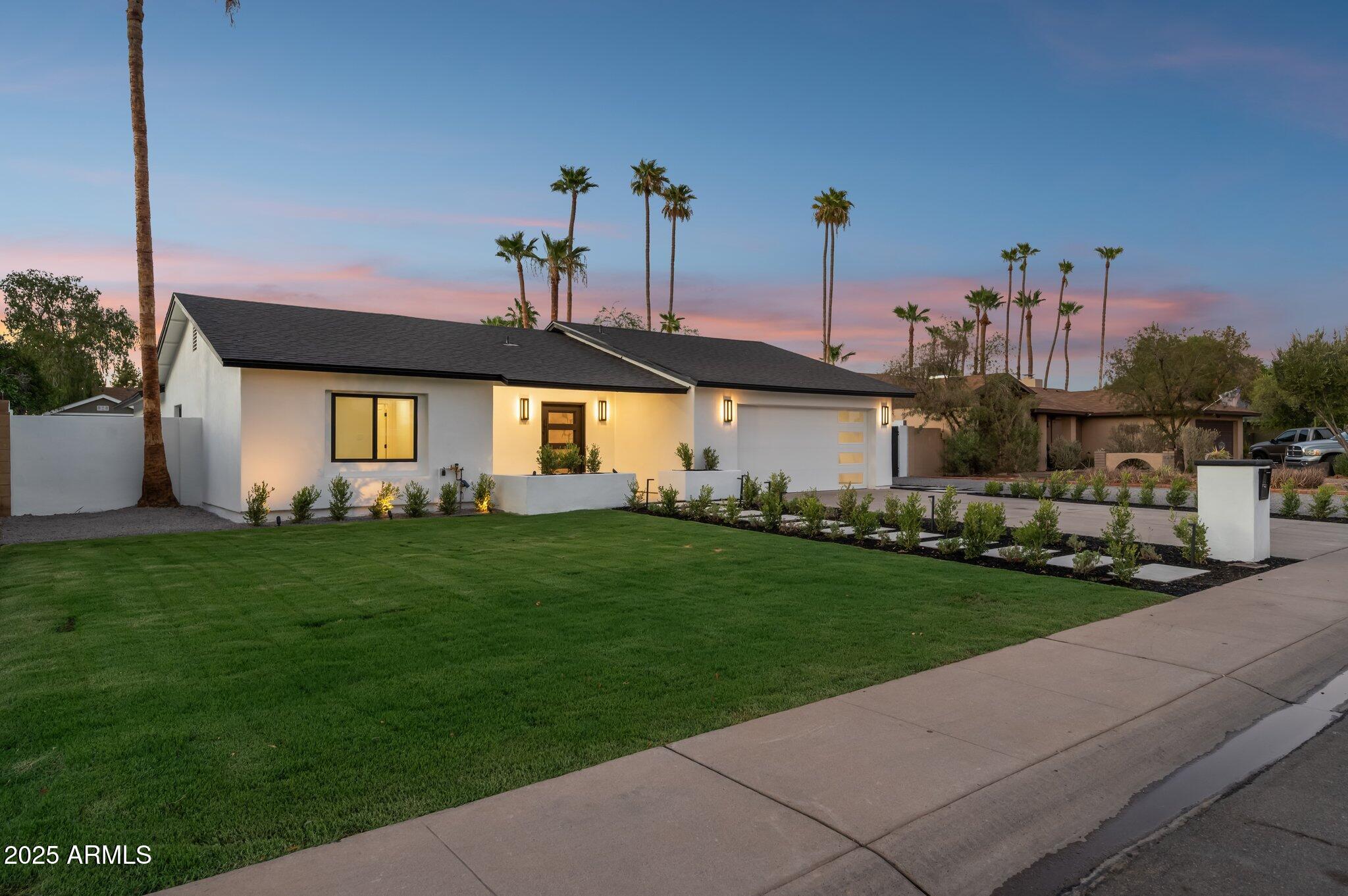 4944 E WINDROSE Drive