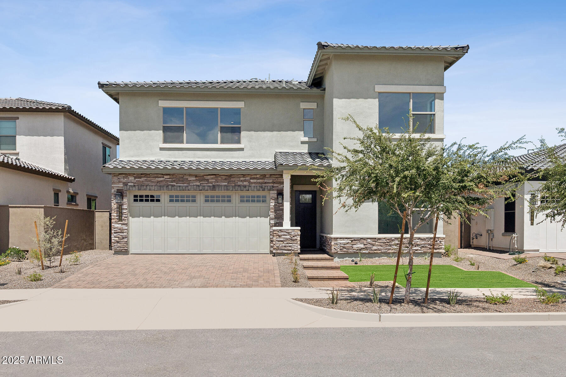 1964 W ROWEL Road