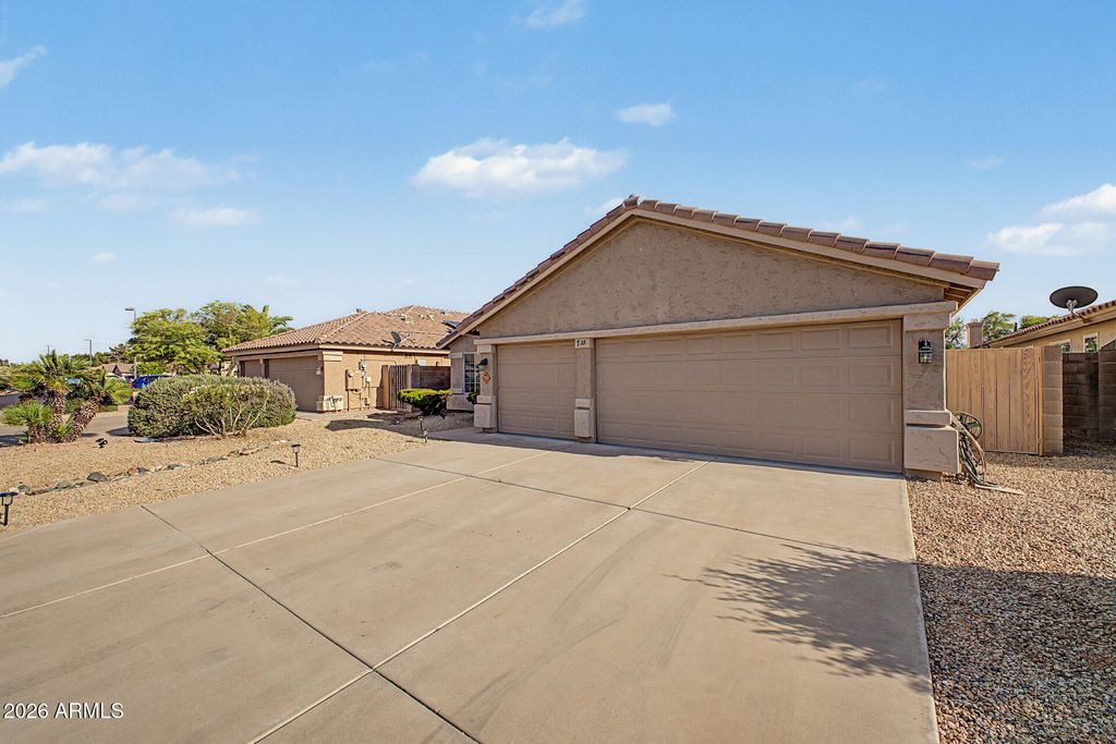 Photo of 723 W Douglas Avenue, Gilbert, AZ 85233 (MLS # 7014542)