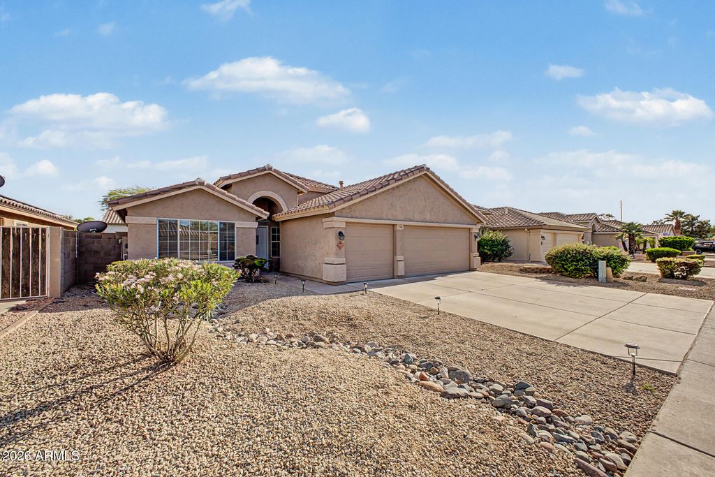 Photo of 723 W Douglas Avenue, Gilbert, AZ 85233 (MLS # 7014542)