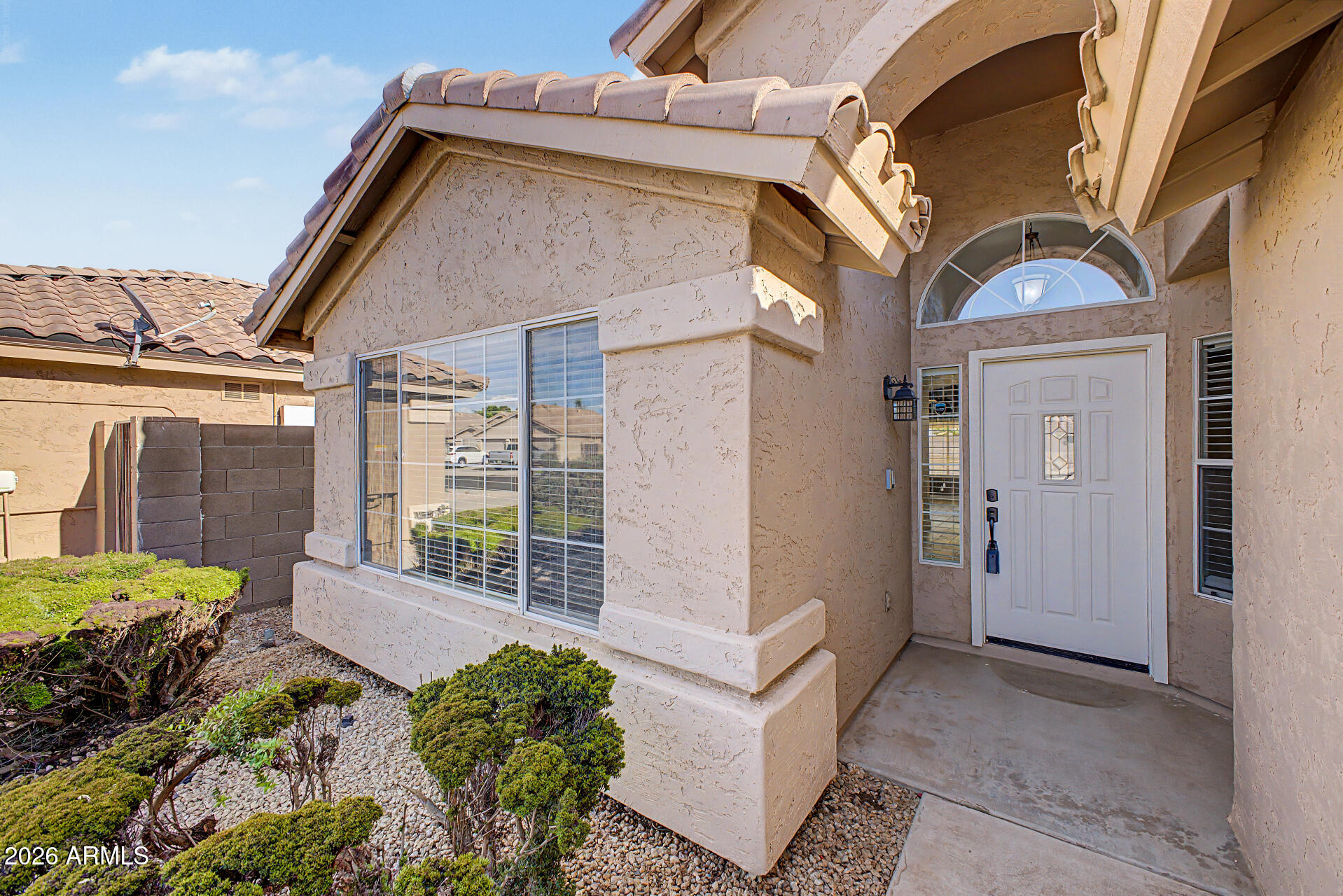 723 W DOUGLAS Avenue