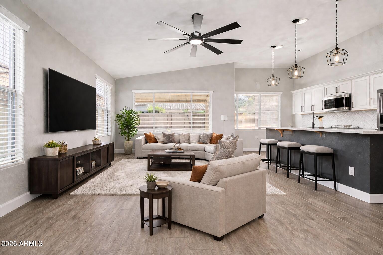 723 W DOUGLAS Avenue