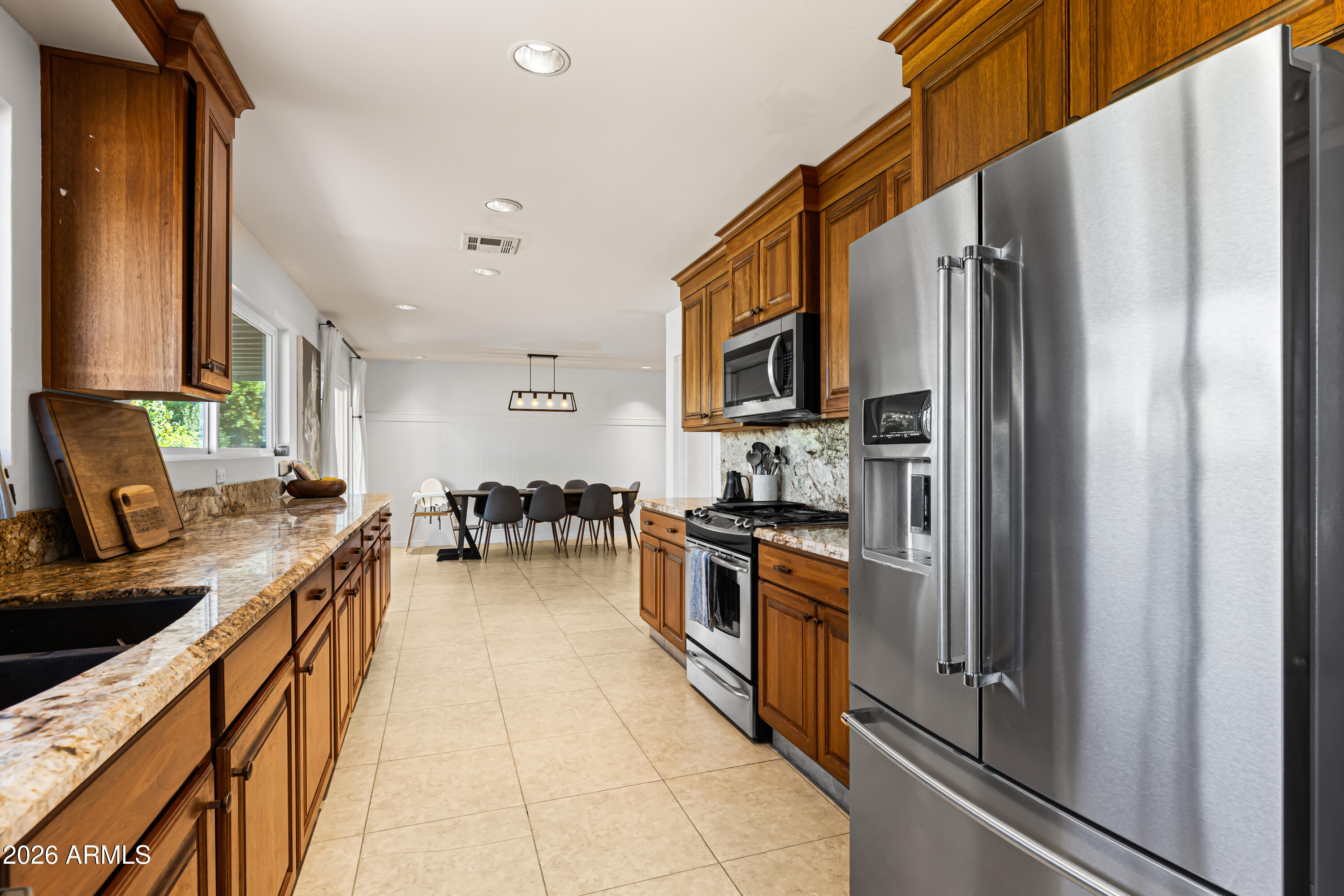 2814 E SIERRA Street