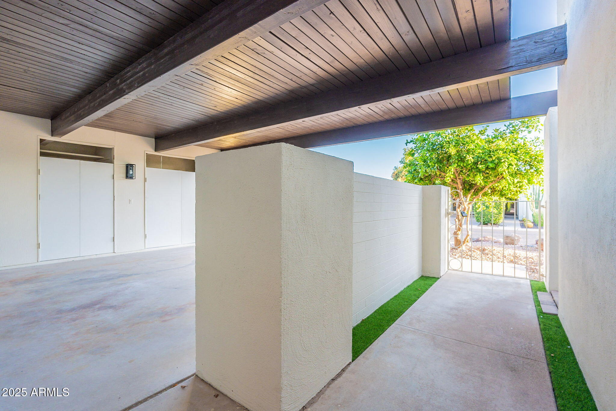 8642 E MONTEROSA Avenue
