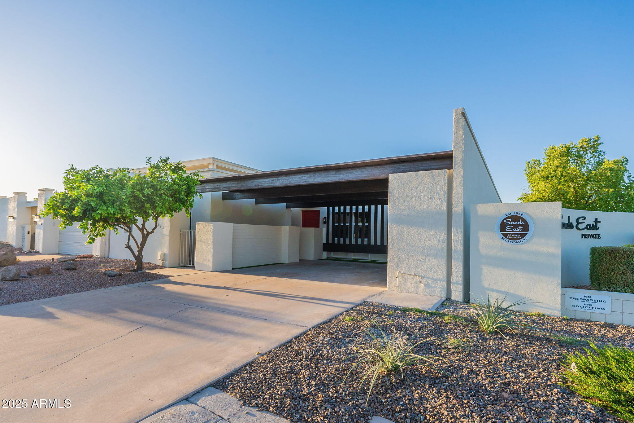8642 E MONTEROSA Avenue
