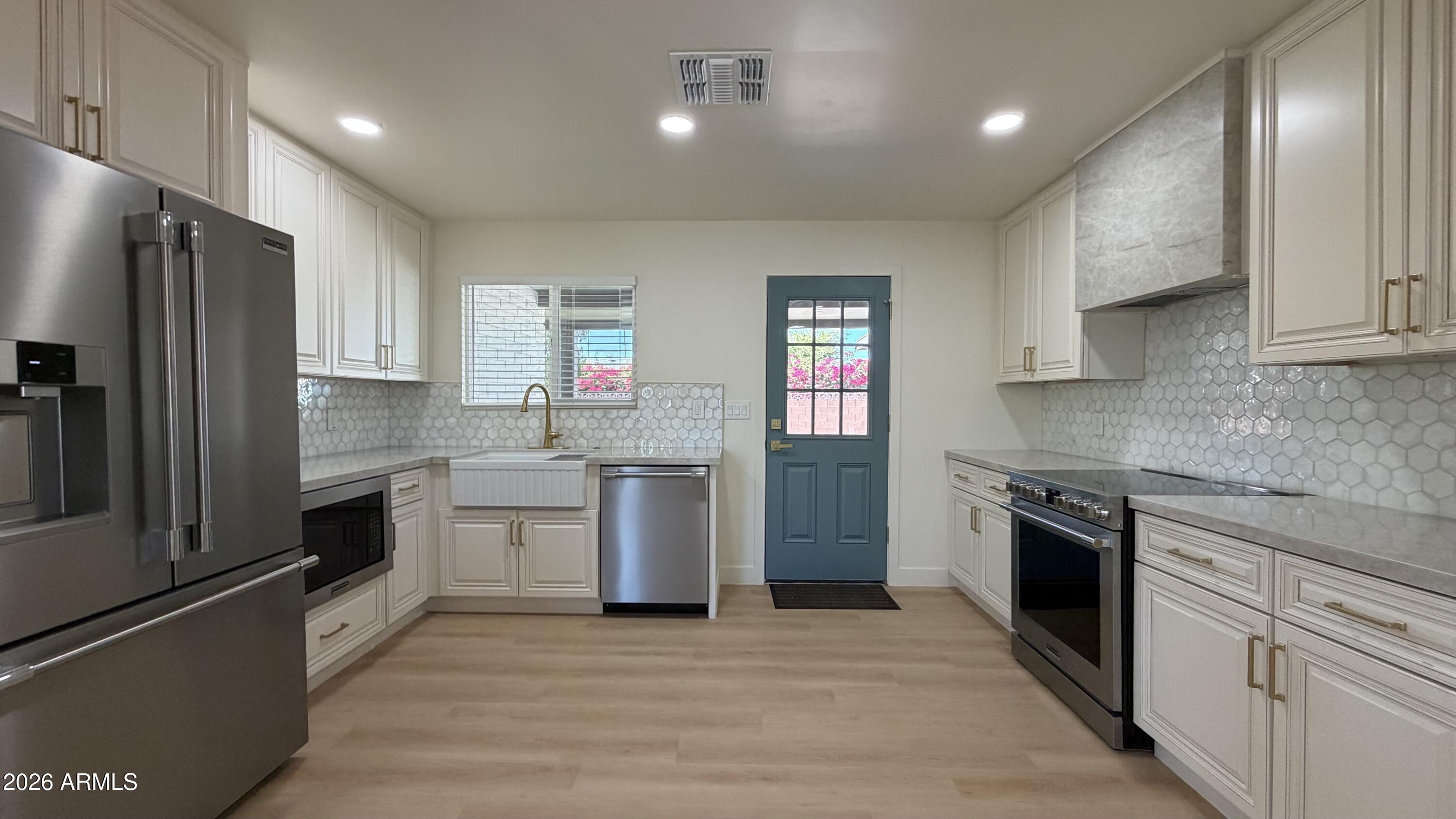 1707 W HIGHLAND Avenue