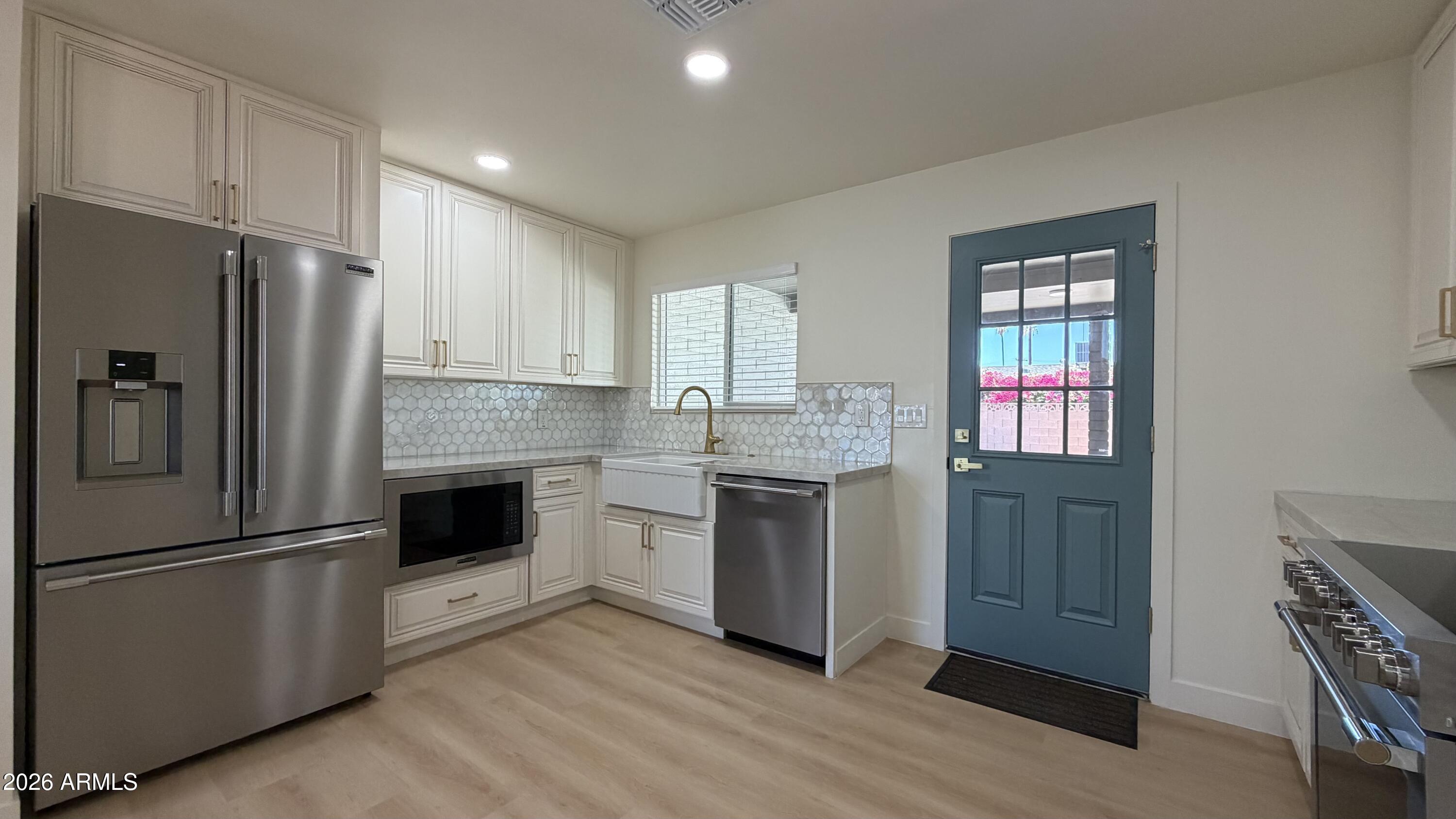1707 W HIGHLAND Avenue
