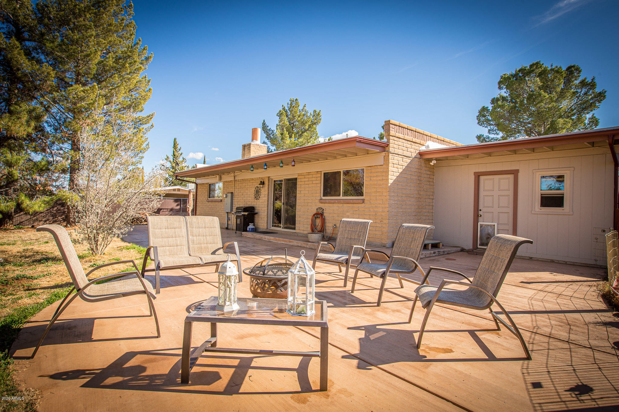 TOWN & COUNTRY ESTATES - Residential
