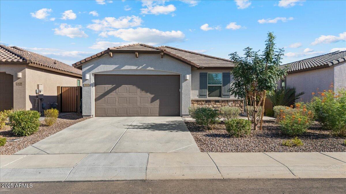 3525 E DAKOTA Drive