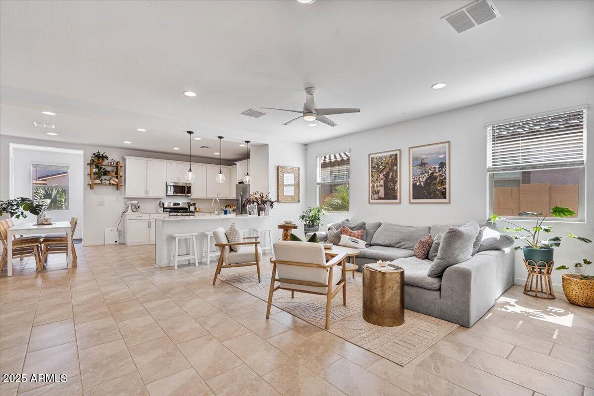 3525 E DAKOTA Drive