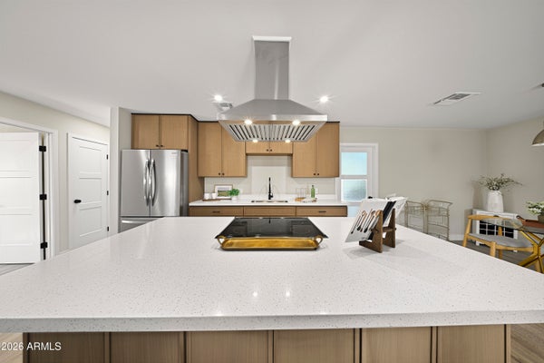 3030 N 41ST DR, PHOENIX, AZ 85019 - Image 5289c80fddb8896eac7be1e6bc4fa2ea/2832838664