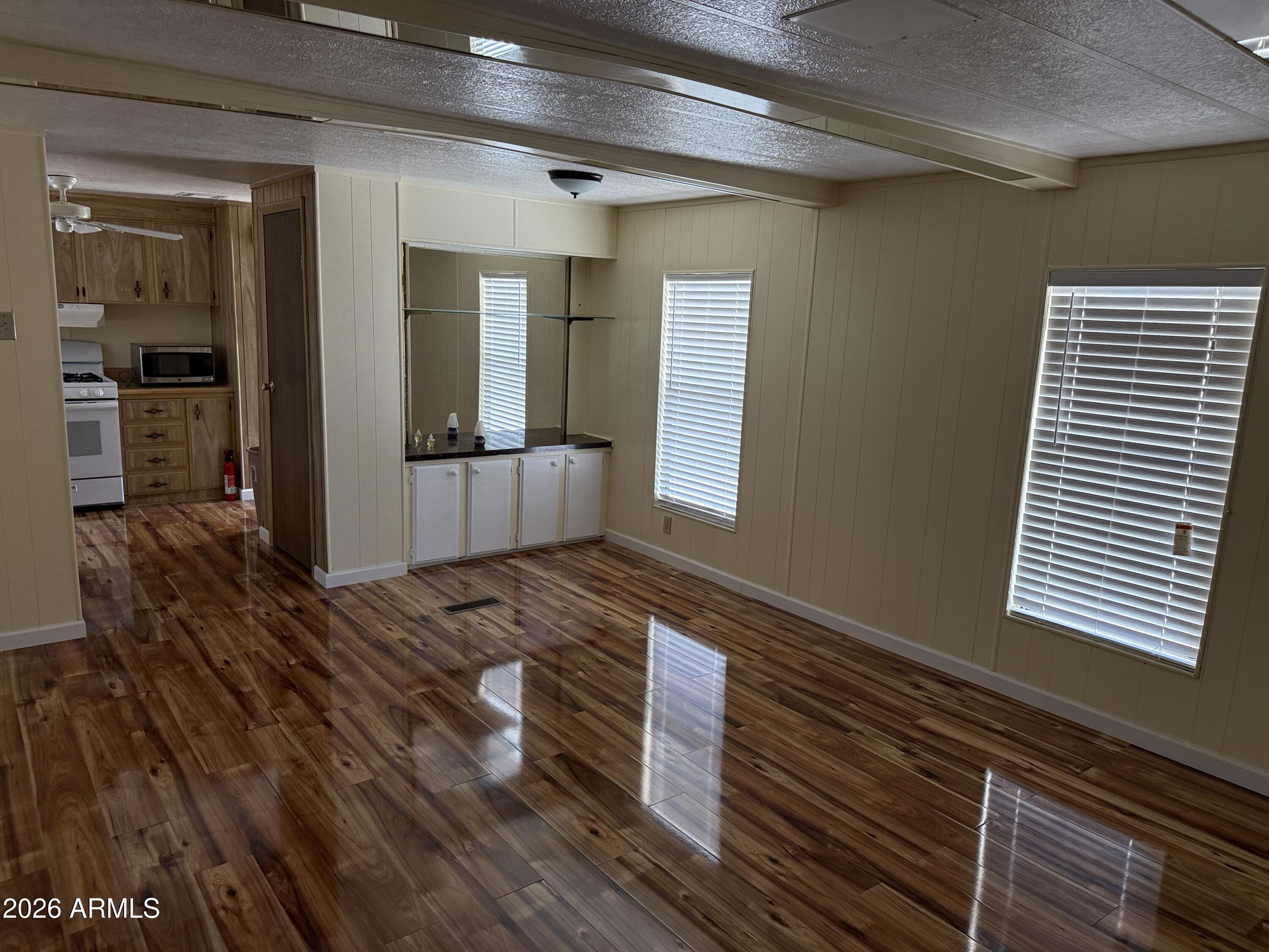 3611 N KANSAS Avenue