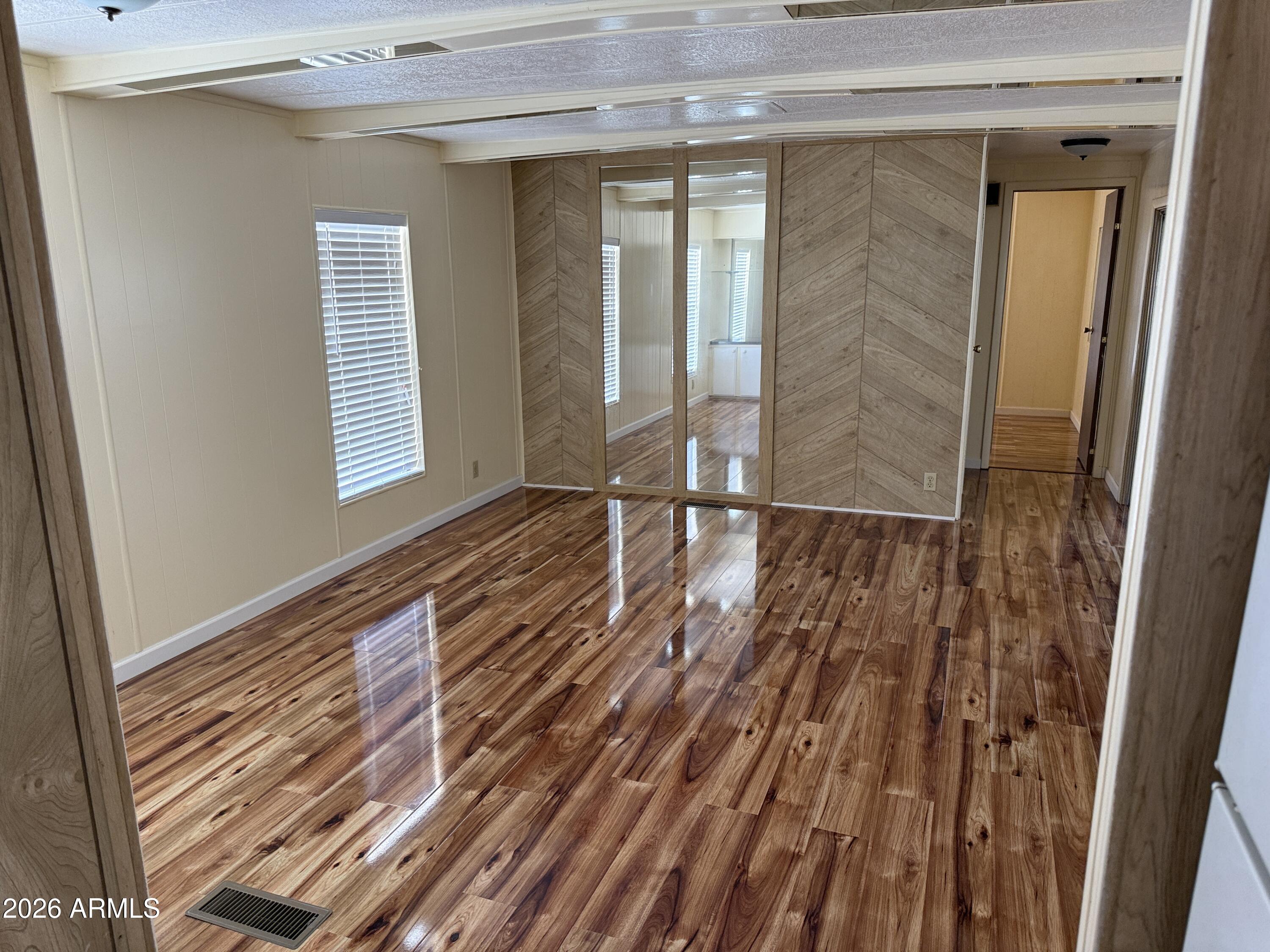 3611 N KANSAS Avenue