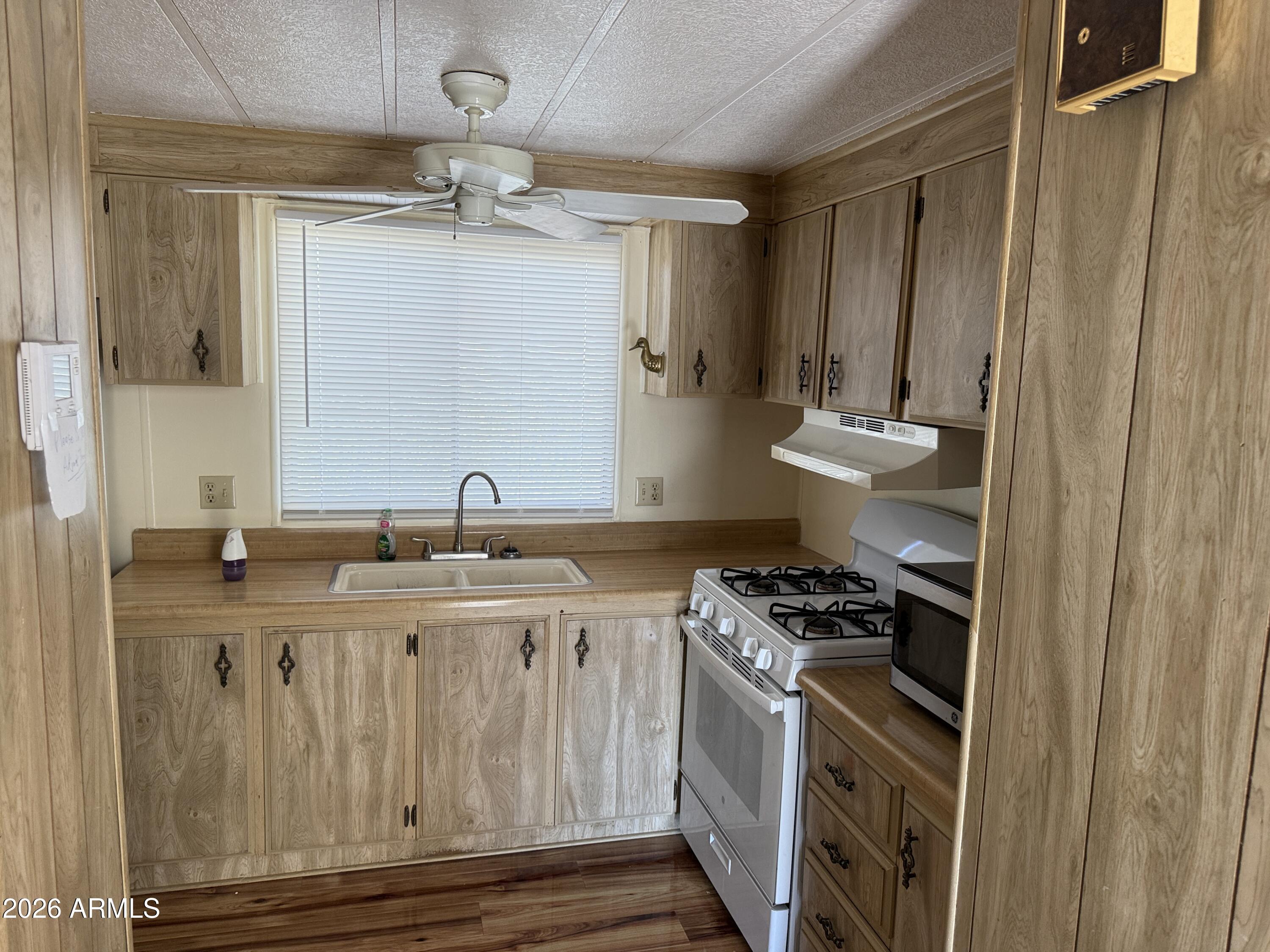 3611 N KANSAS Avenue