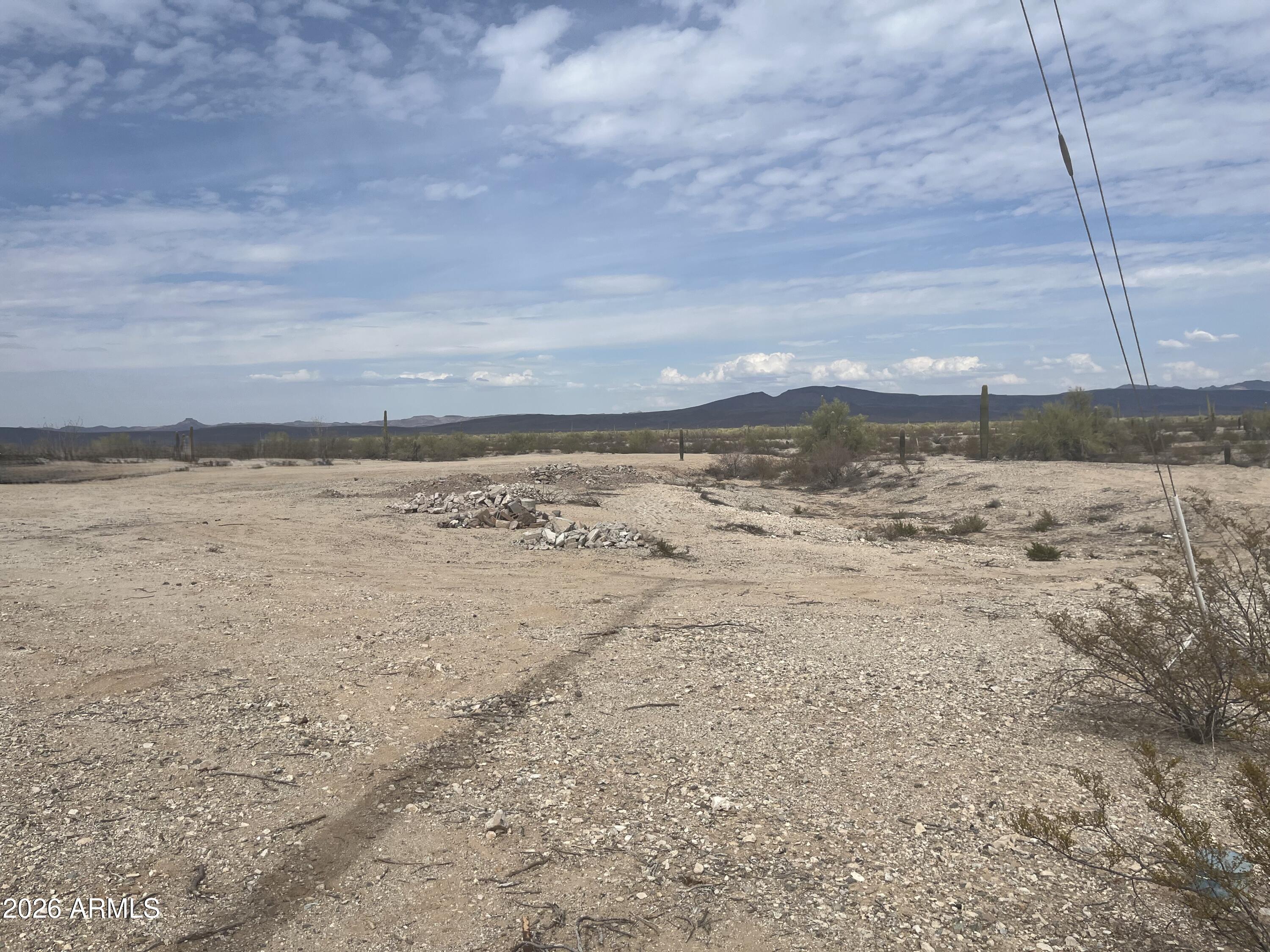 2719 N ROSSER Road -