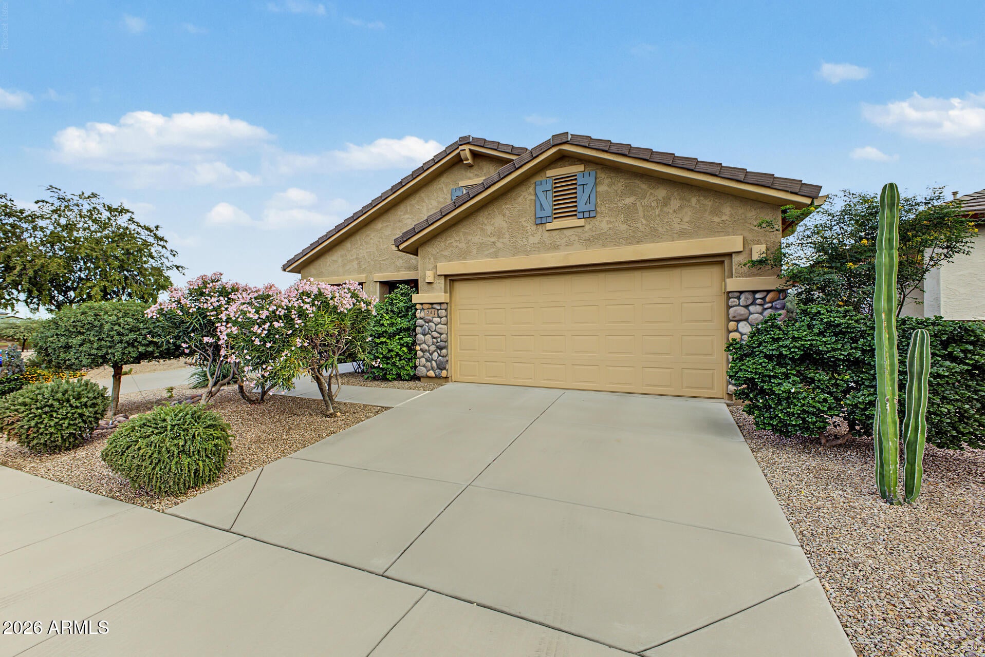 241 W SUMMIT Circle