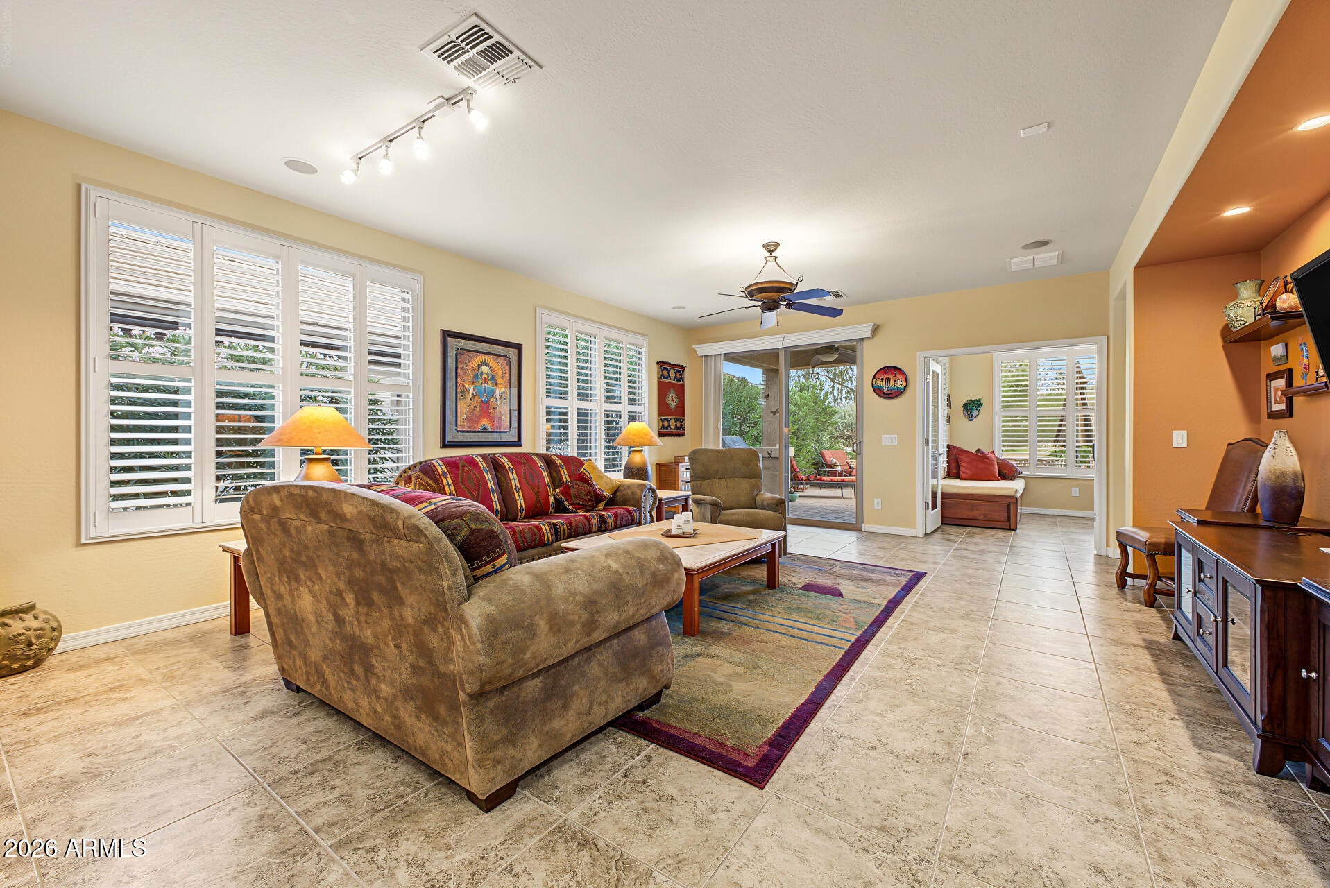241 W SUMMIT Circle