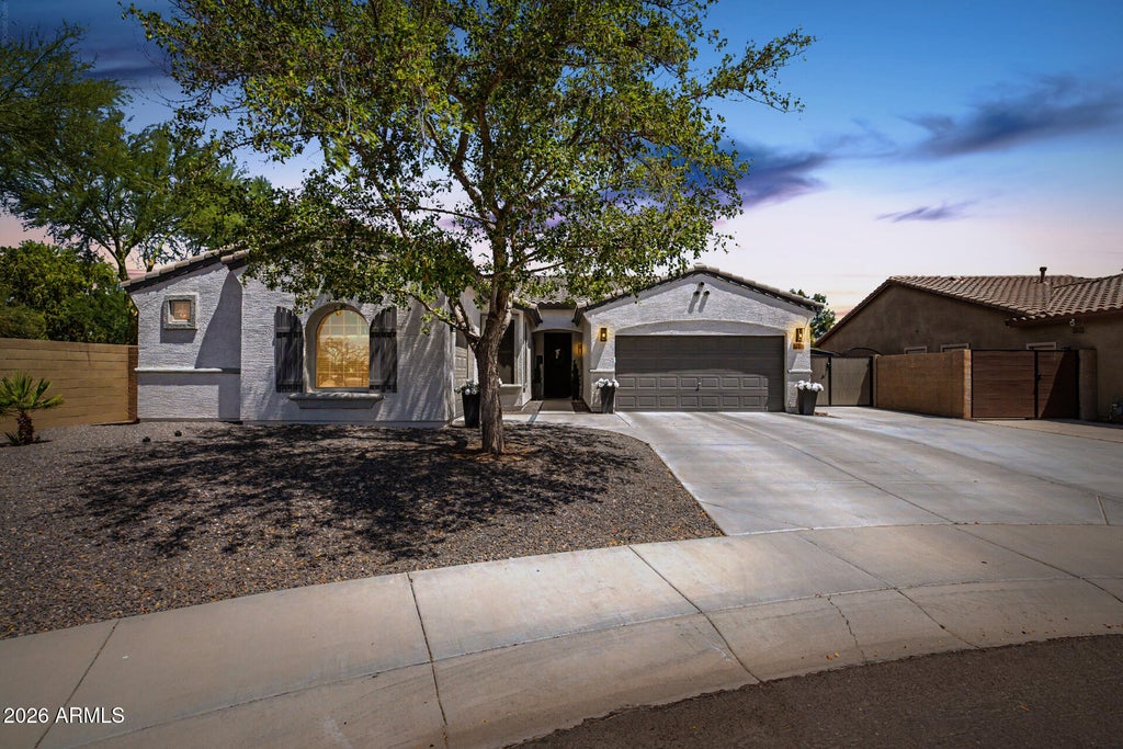 Photo of 10190 W Patrick Lane, Peoria, AZ 85383 (MLS # 7090791)