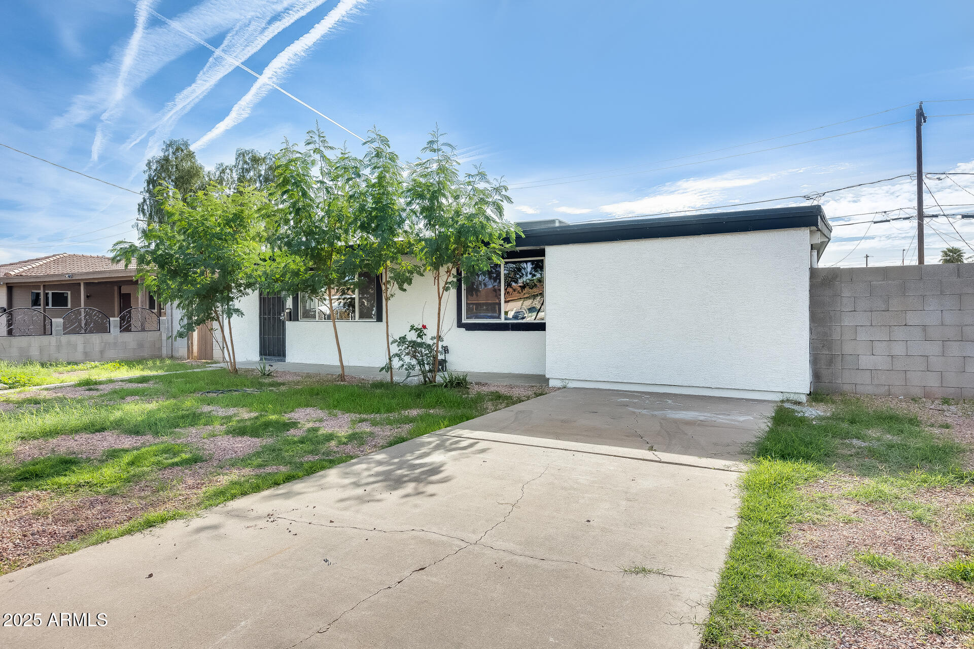 2739 W HAZELWOOD Street