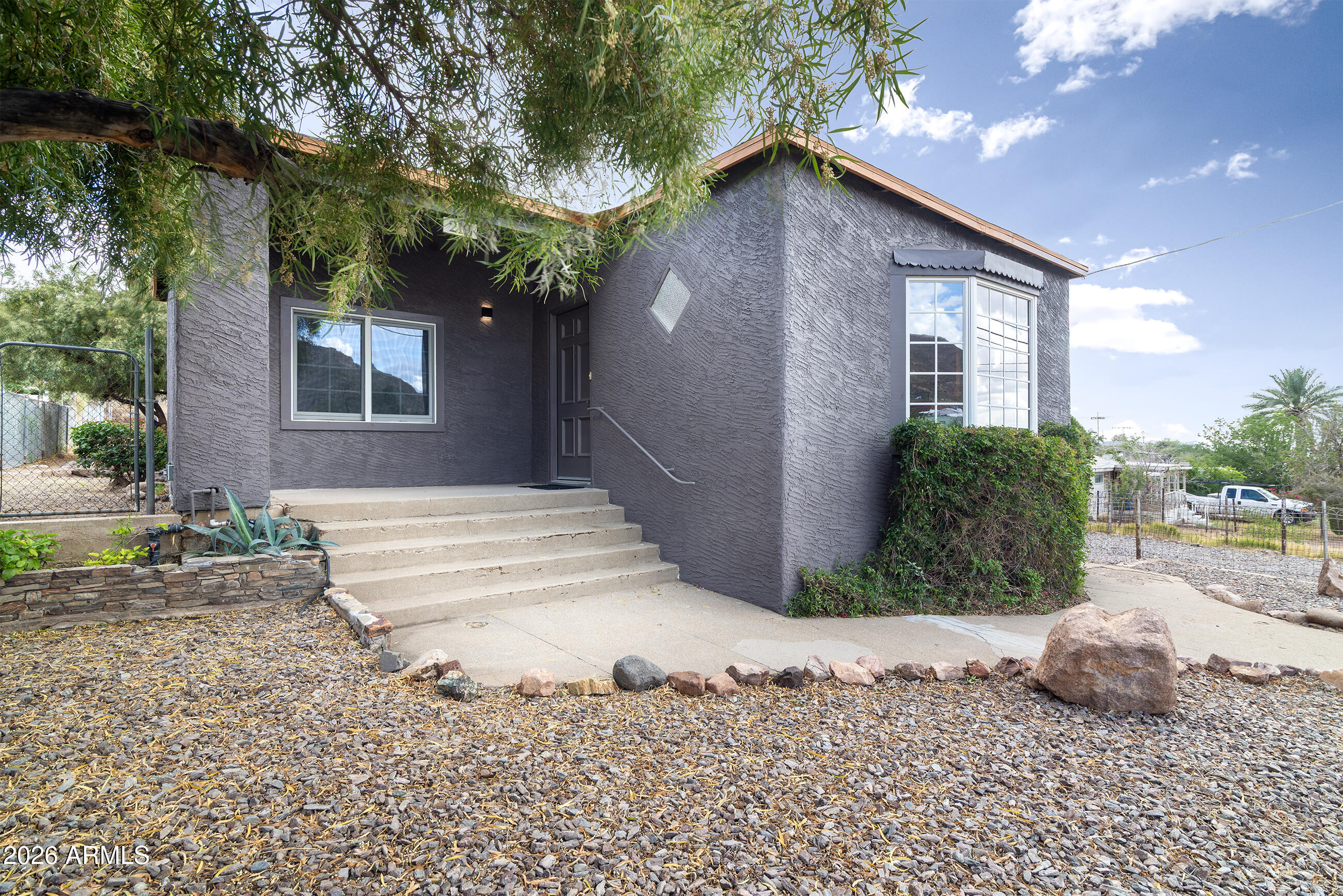 219 W HEINER Drive