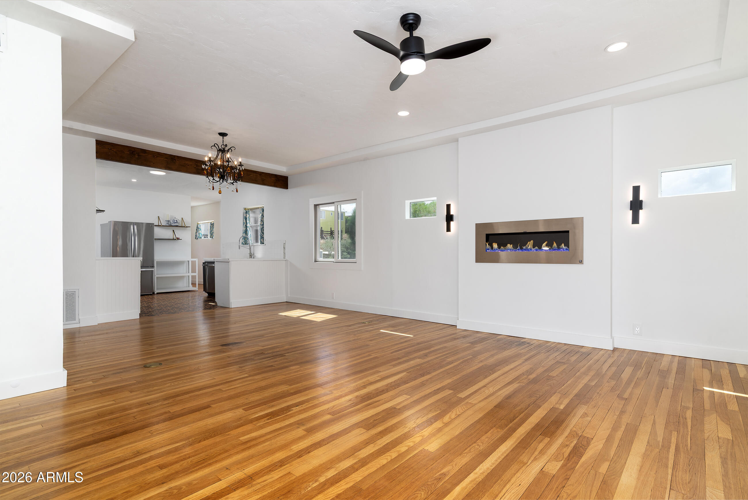 219 W HEINER Drive