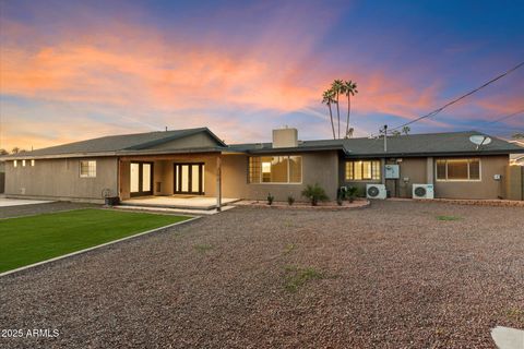 1801 E BERRIDGE Lane Phoenix AZ 85016