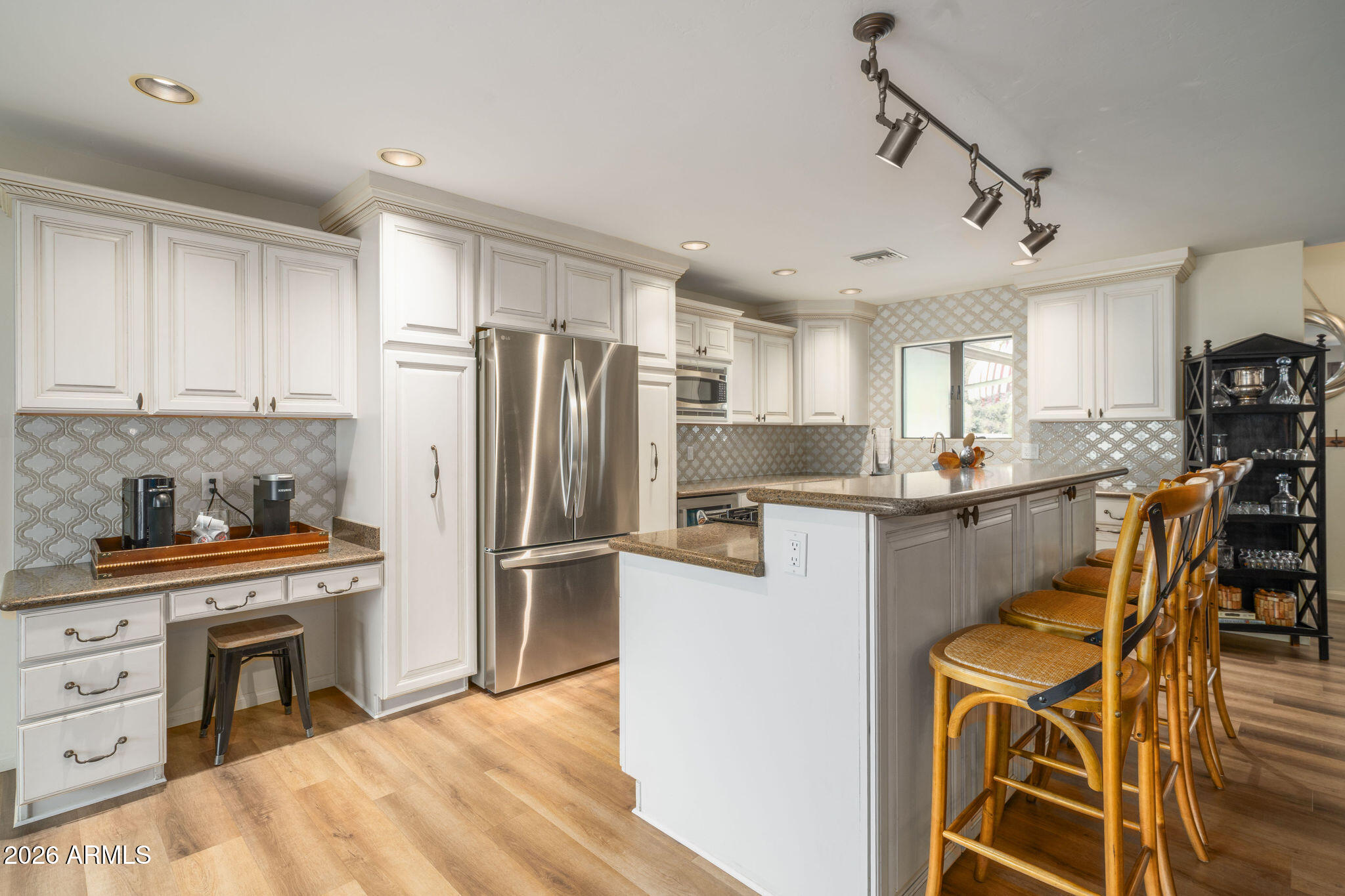 1222 E MYRTLE Avenue