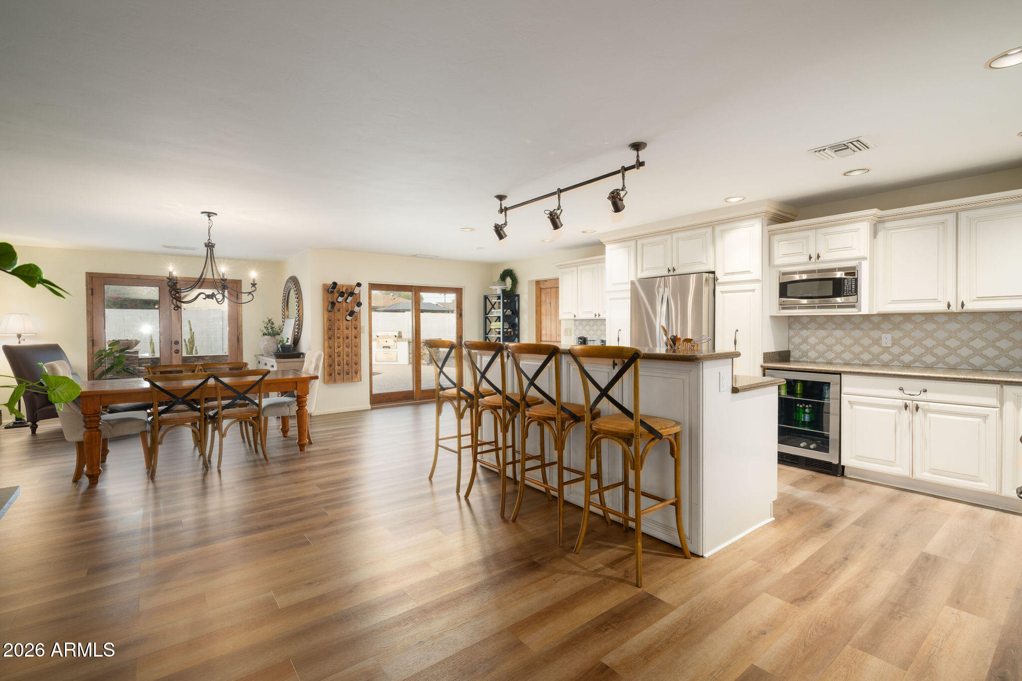 1222 E MYRTLE Avenue