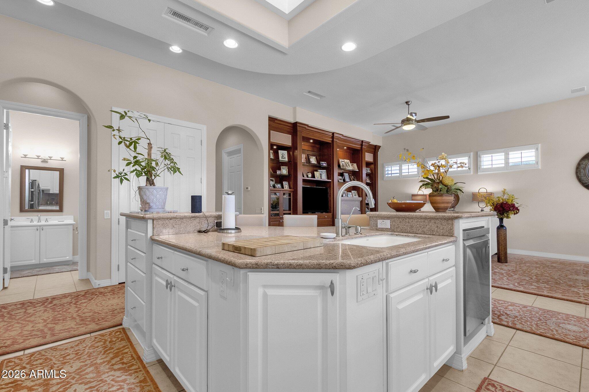 15819 W SILVER BREEZE Drive