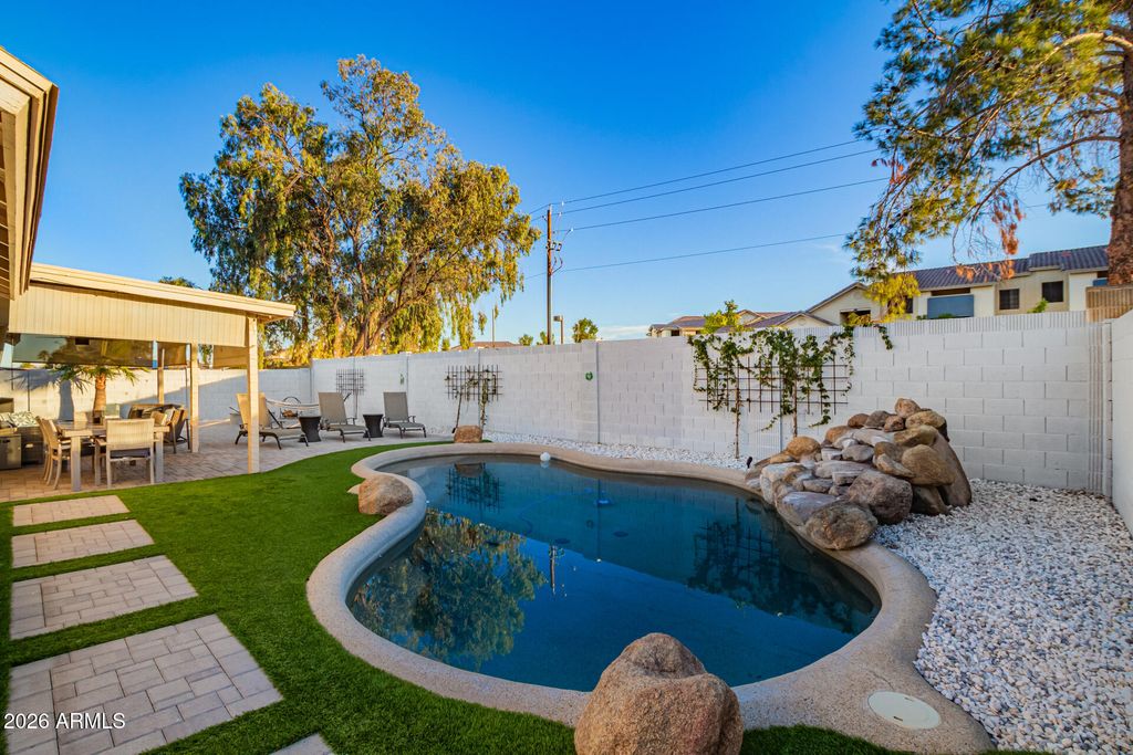 Photo of 915 W Diamond Drive, Tempe, AZ 85283 (MLS # 6963909)