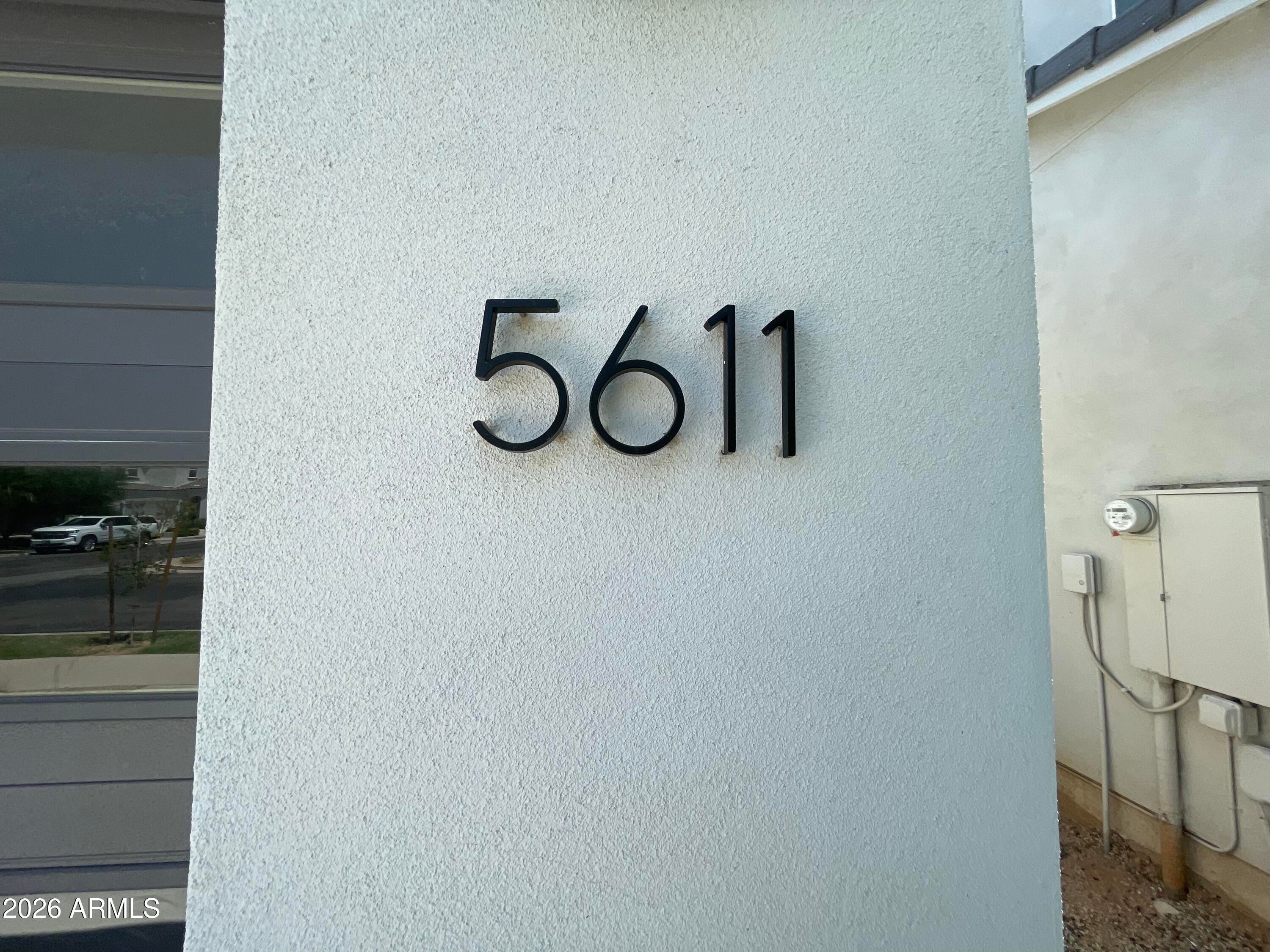 5611 S Feliz --