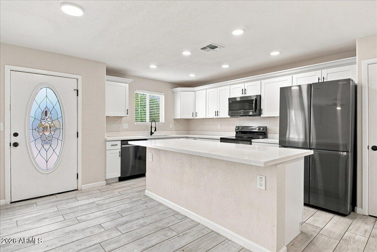 453 W MCLELLAN Road