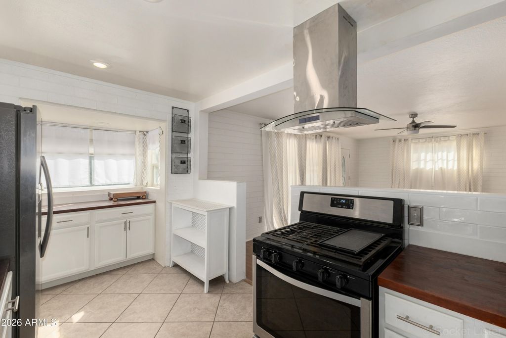 Photo of 410 W Parkway Boulevard, Tempe, AZ 85281 (MLS # 6997882)