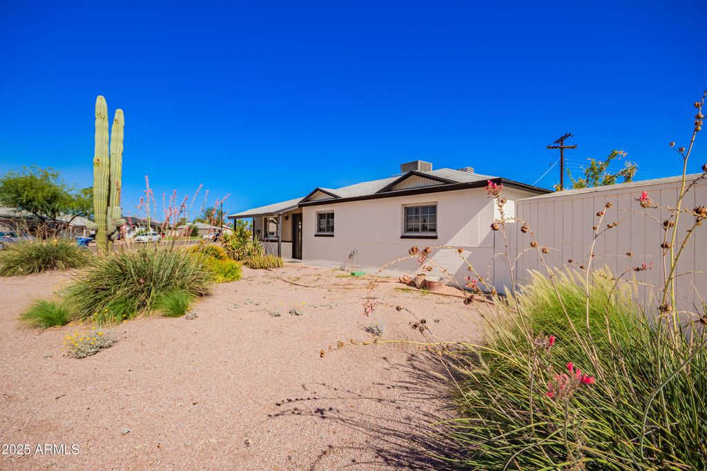 Photo of 1721 S Shafer Drive, Tempe, AZ 85281 (MLS # 6921417)