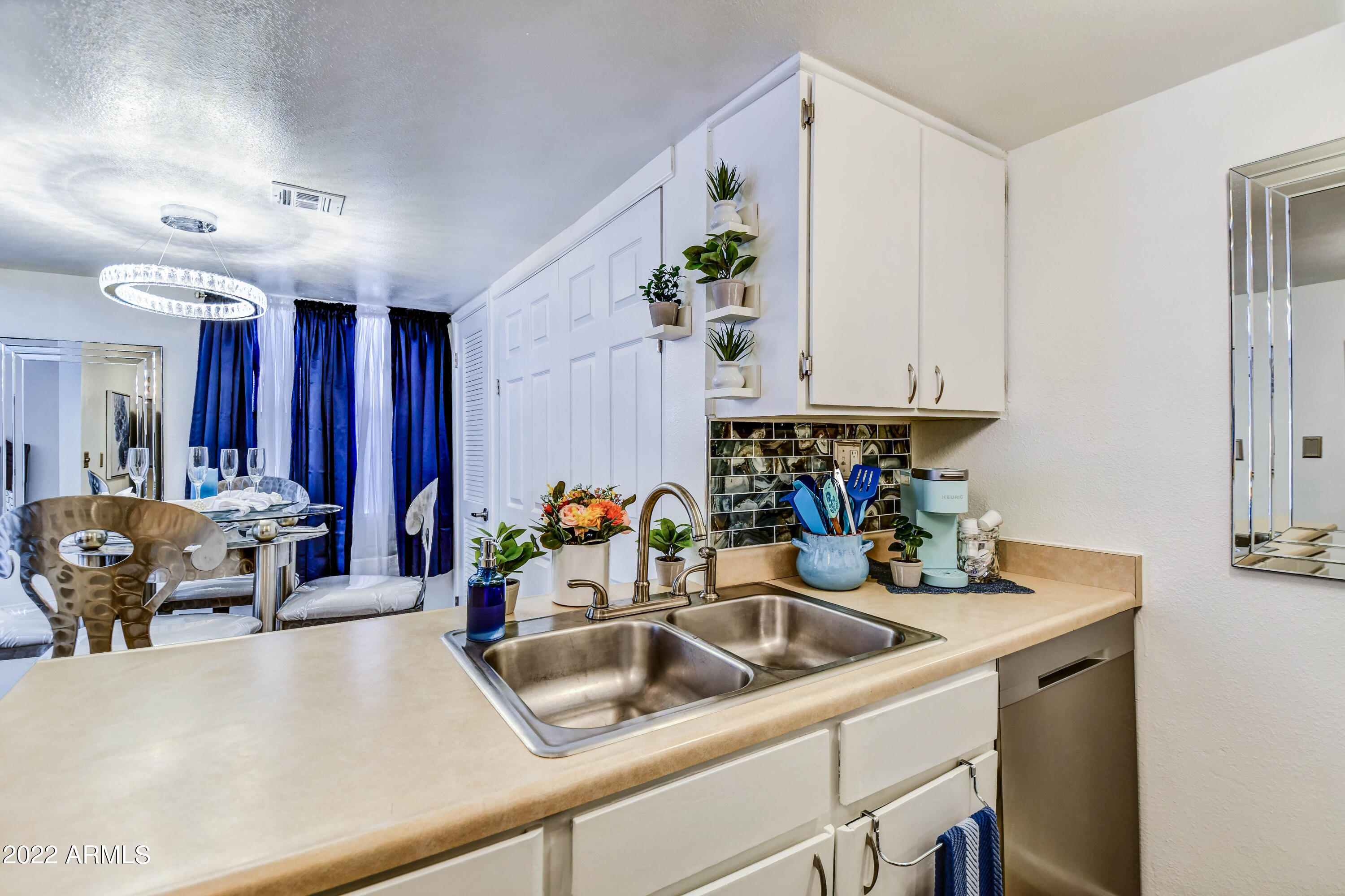 1730 W EMELITA Avenue 1095