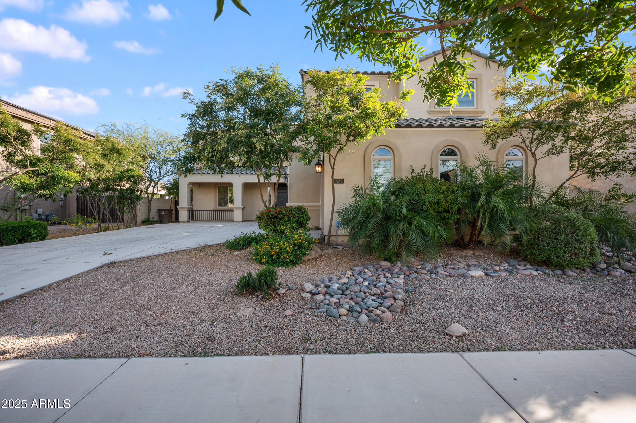 Homes 2 22193 E VIA DEL ORO --