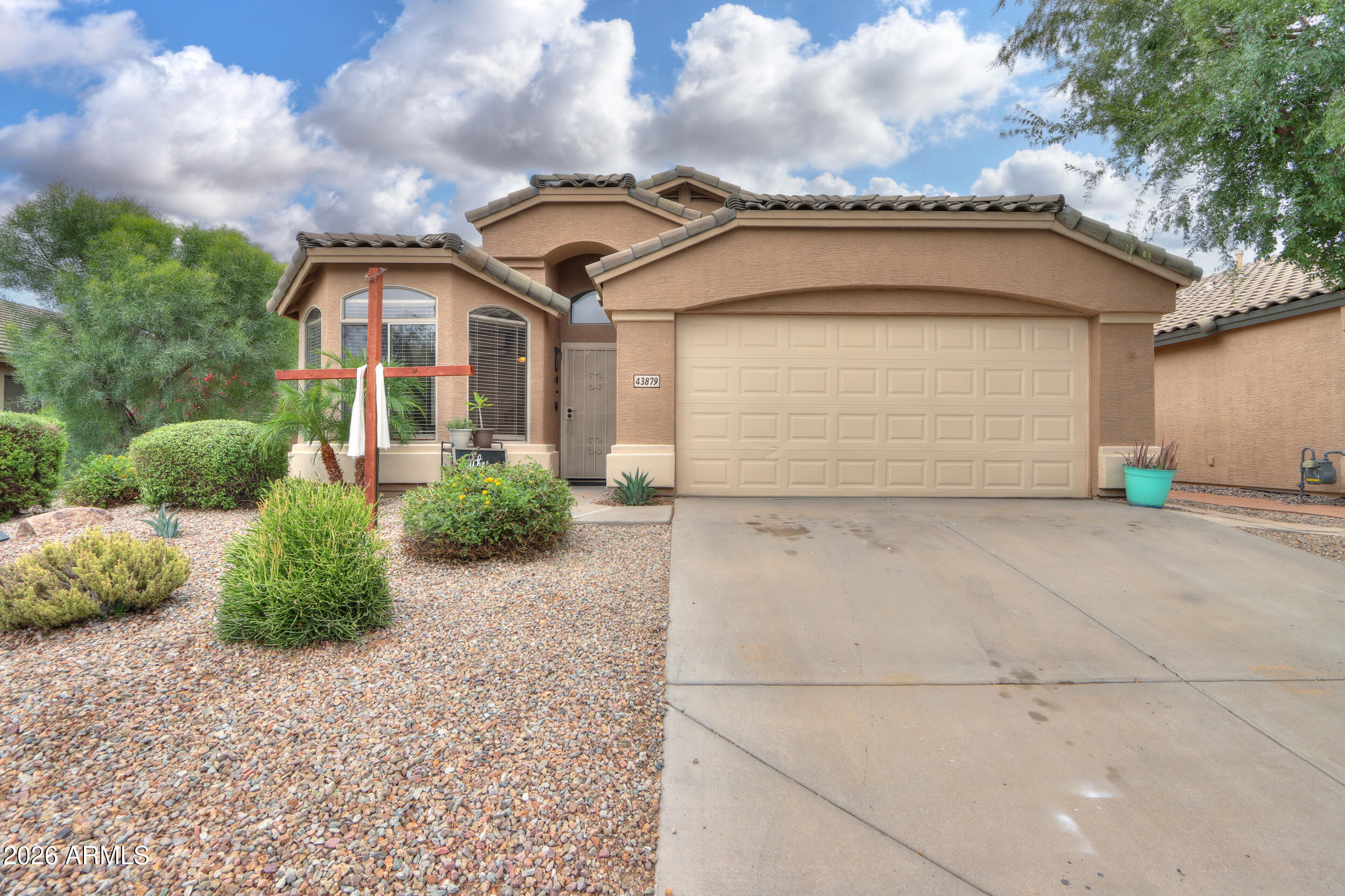 43879 W CAHILL Drive
