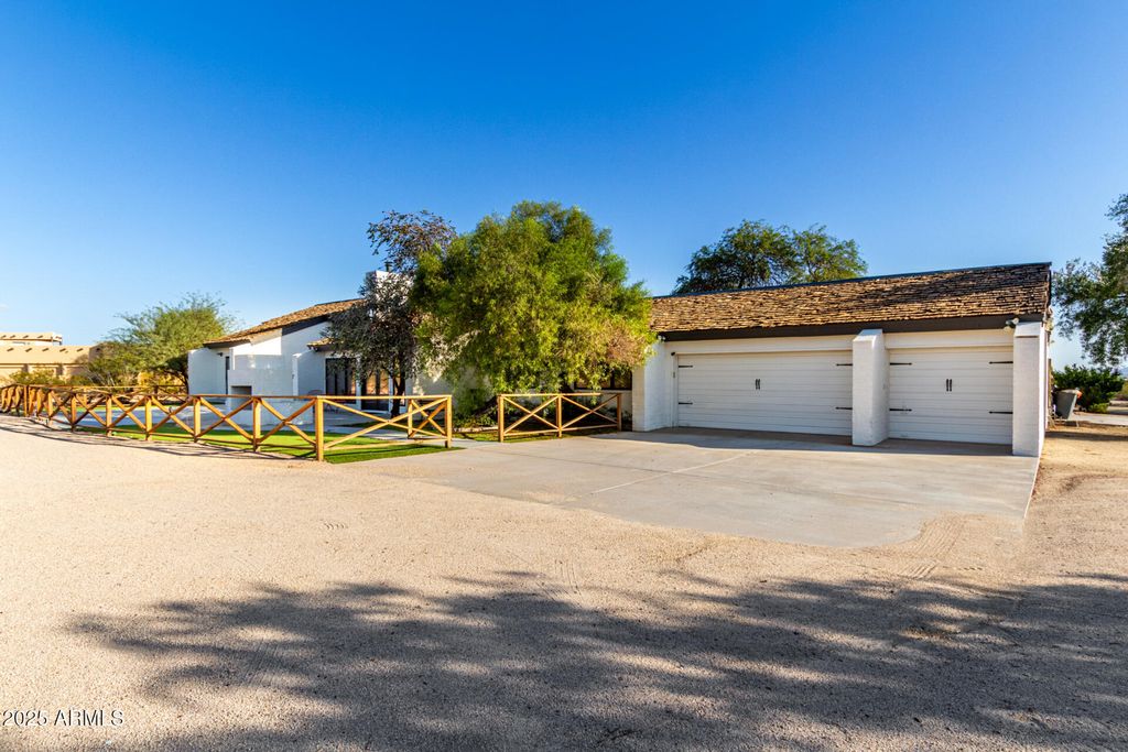 Photo of 11551 W Waverly Drive, Casa Grande, AZ 85194 (MLS # 6938464)