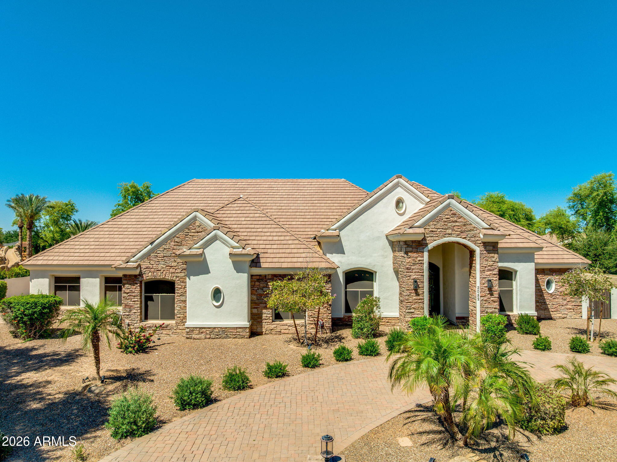 2082 E SANOQUE Boulevard