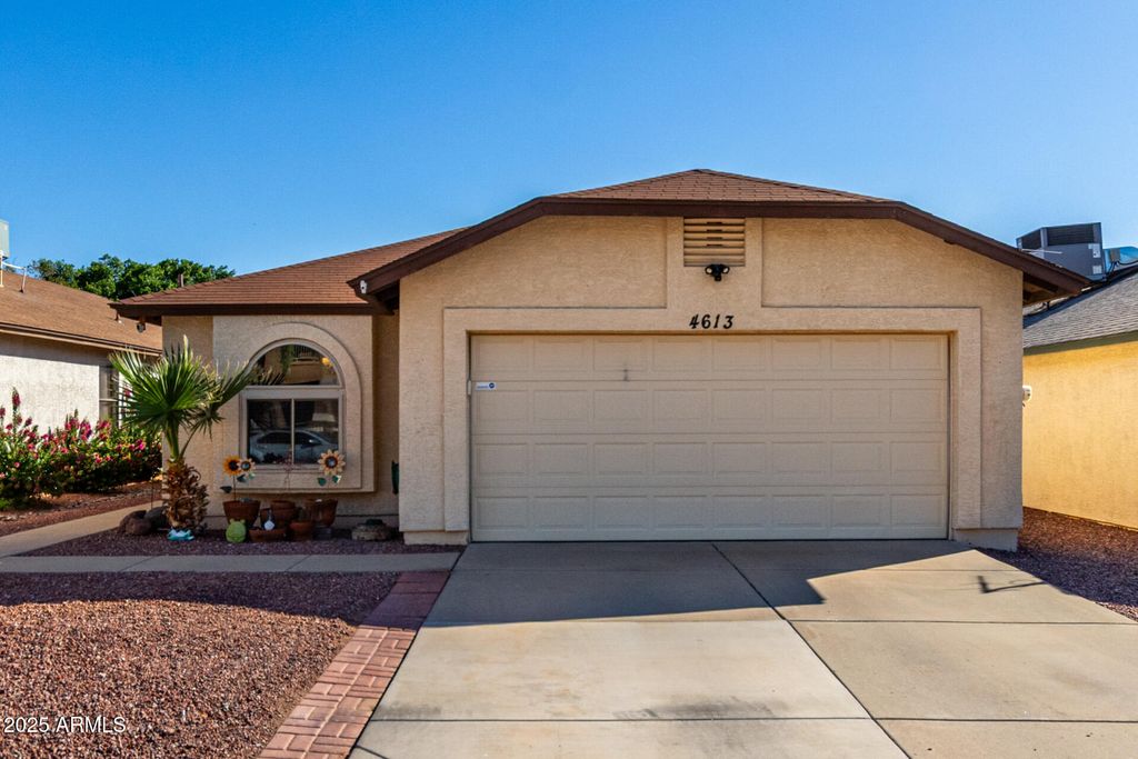 Photo of 4613 W Wahalla Lane, Glendale, AZ 85308 (MLS # 6931127)