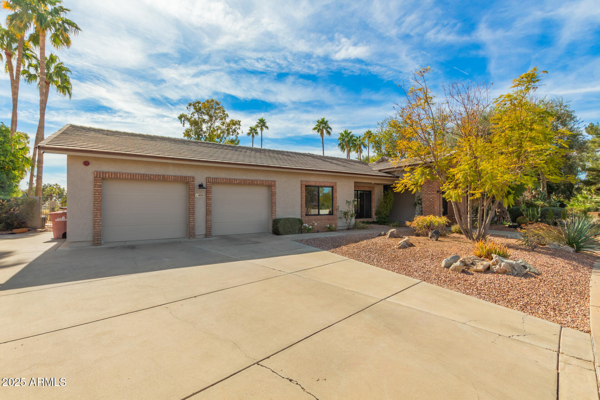 8005 N VIA DE LAGO --