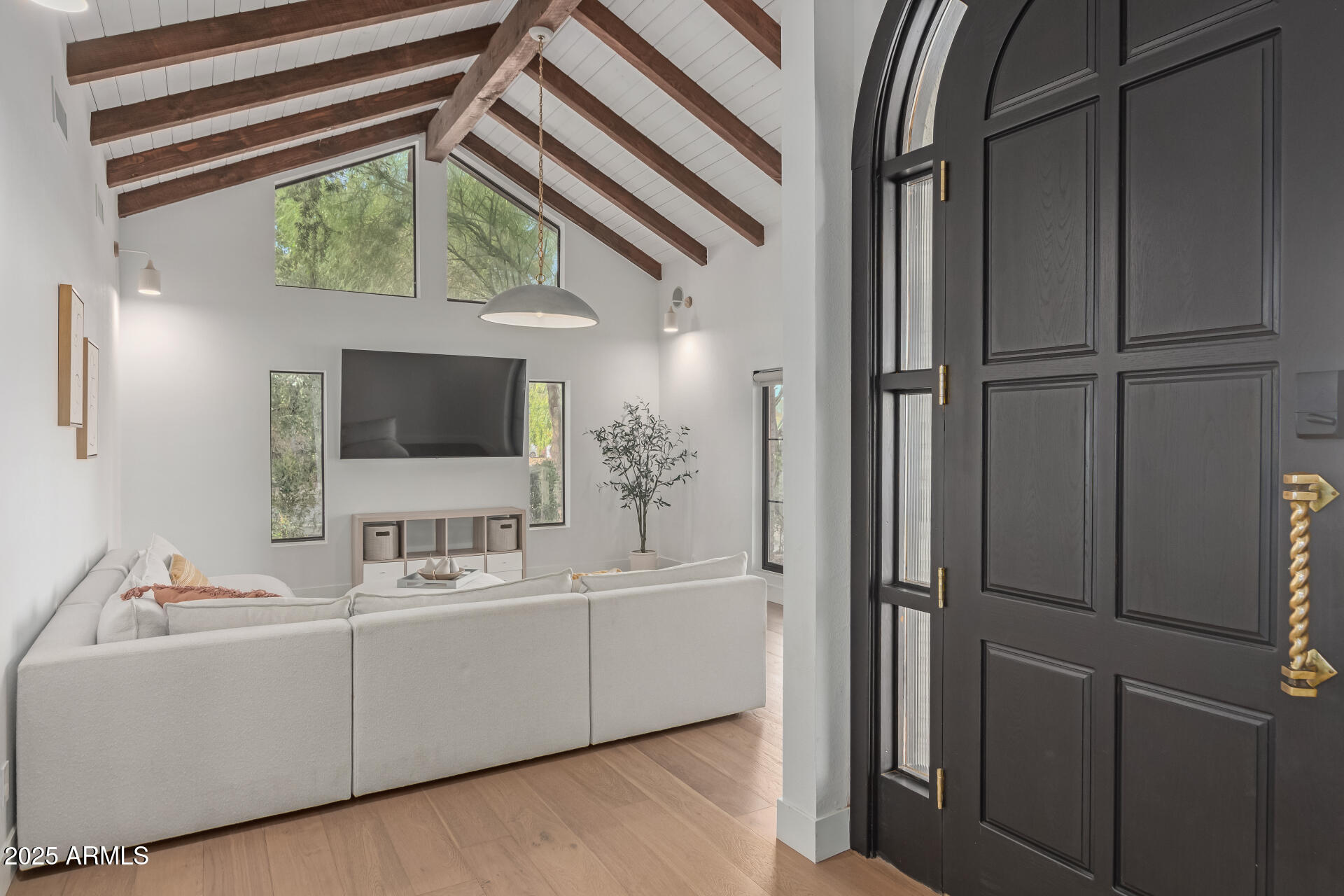 8005 N VIA DE LAGO --