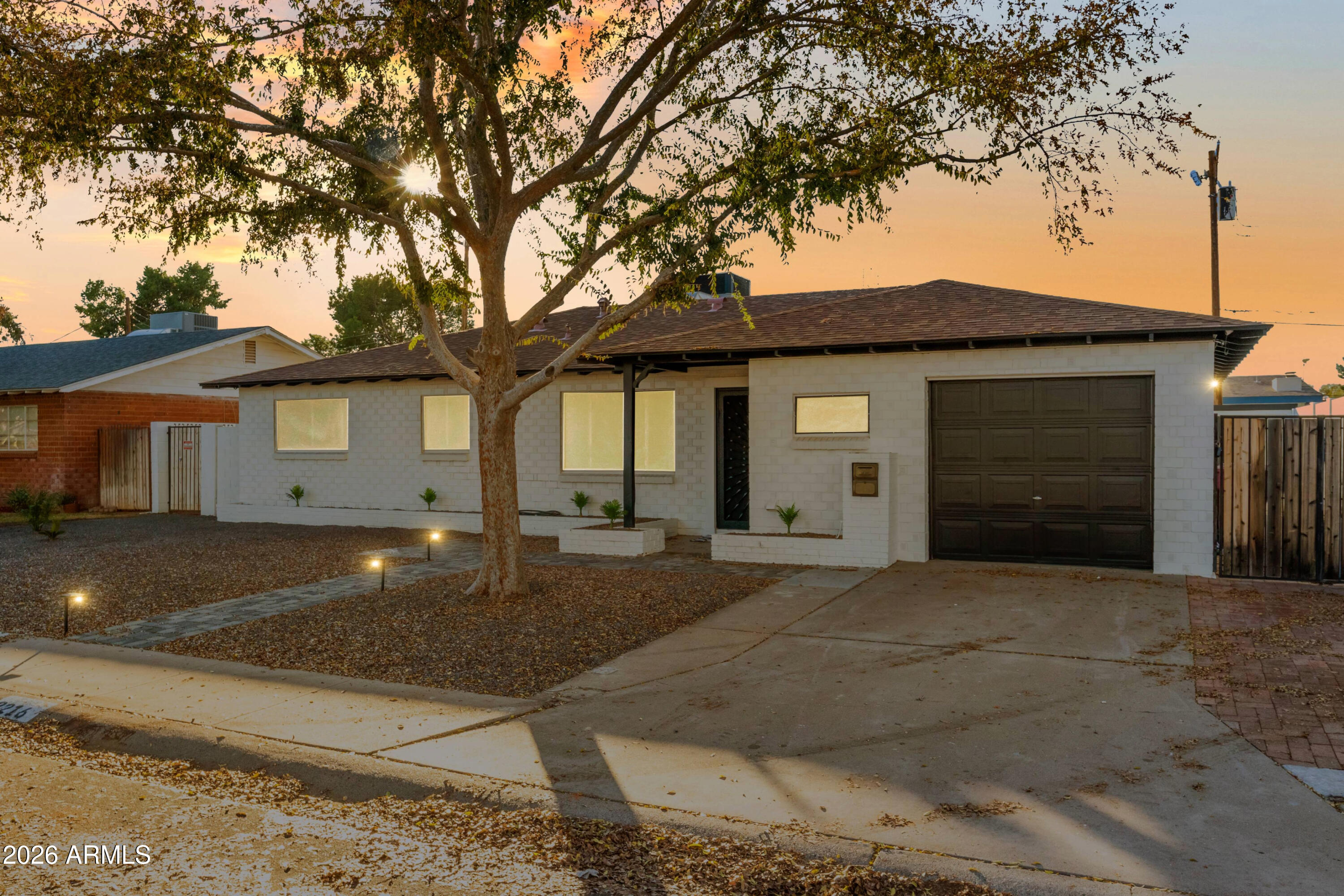 2216 N 74TH Way
