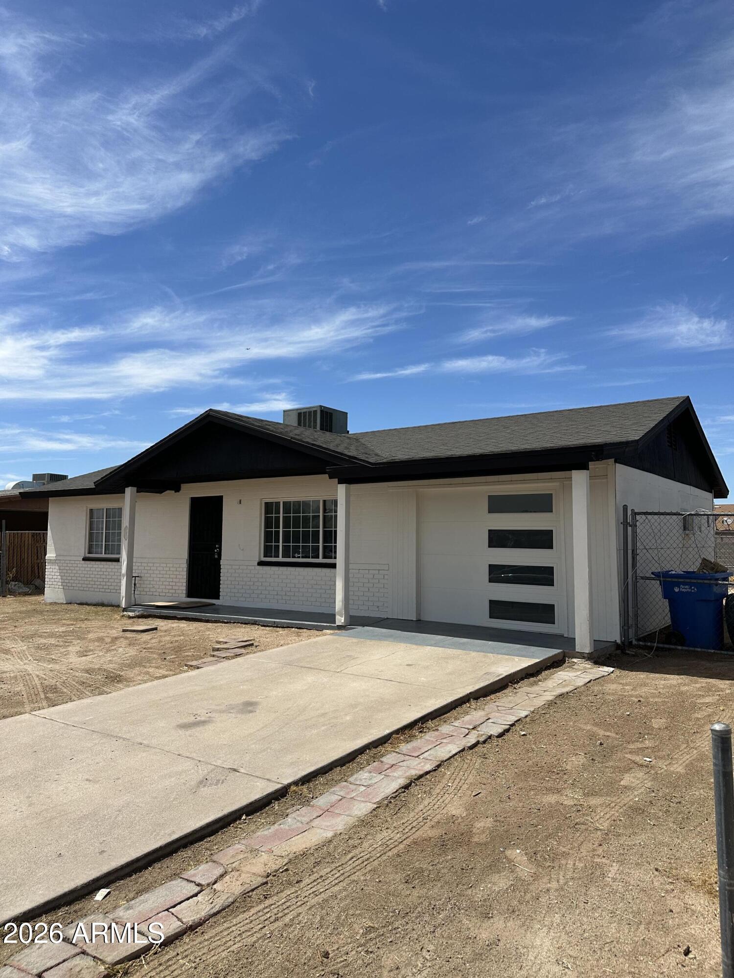 1542 W CARSON Road